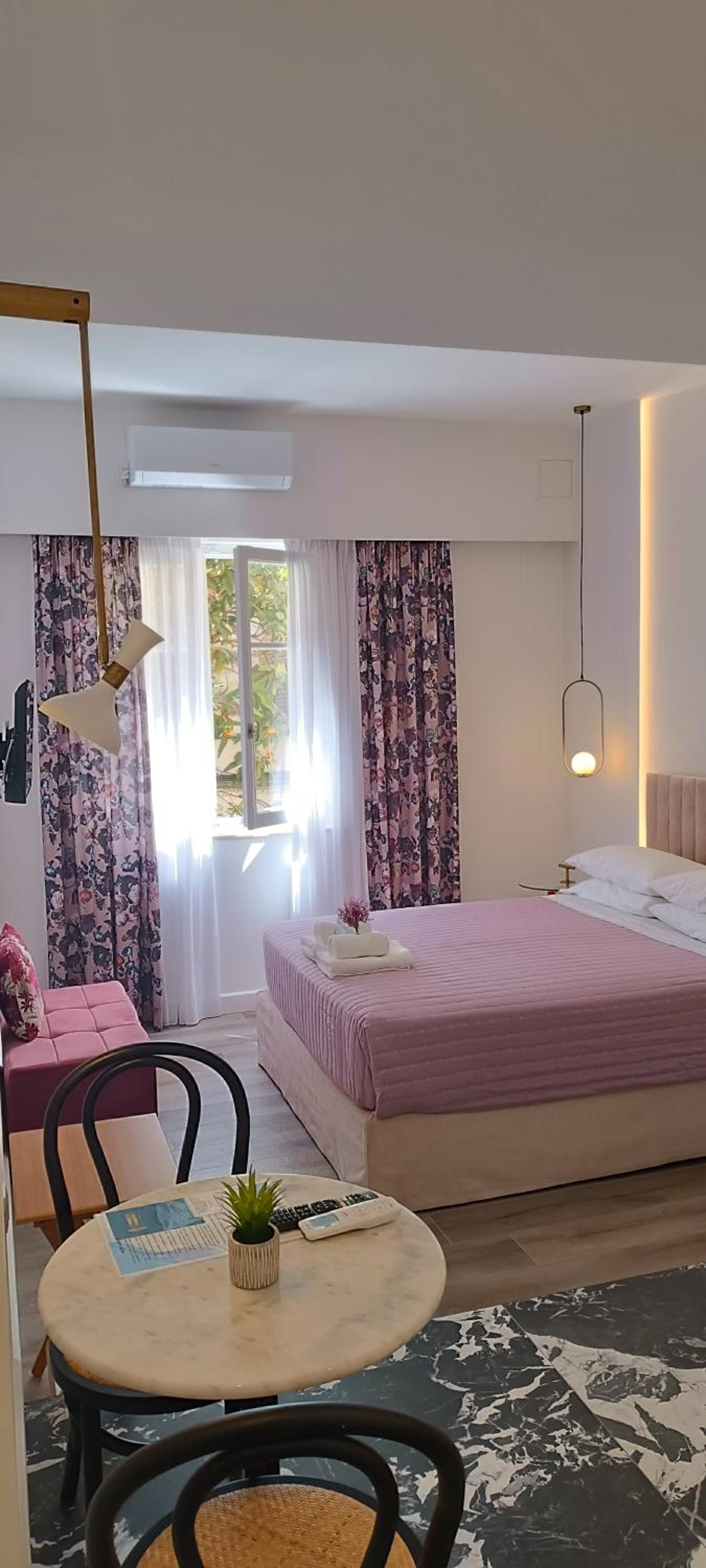 MUSES LUXURY SUITES