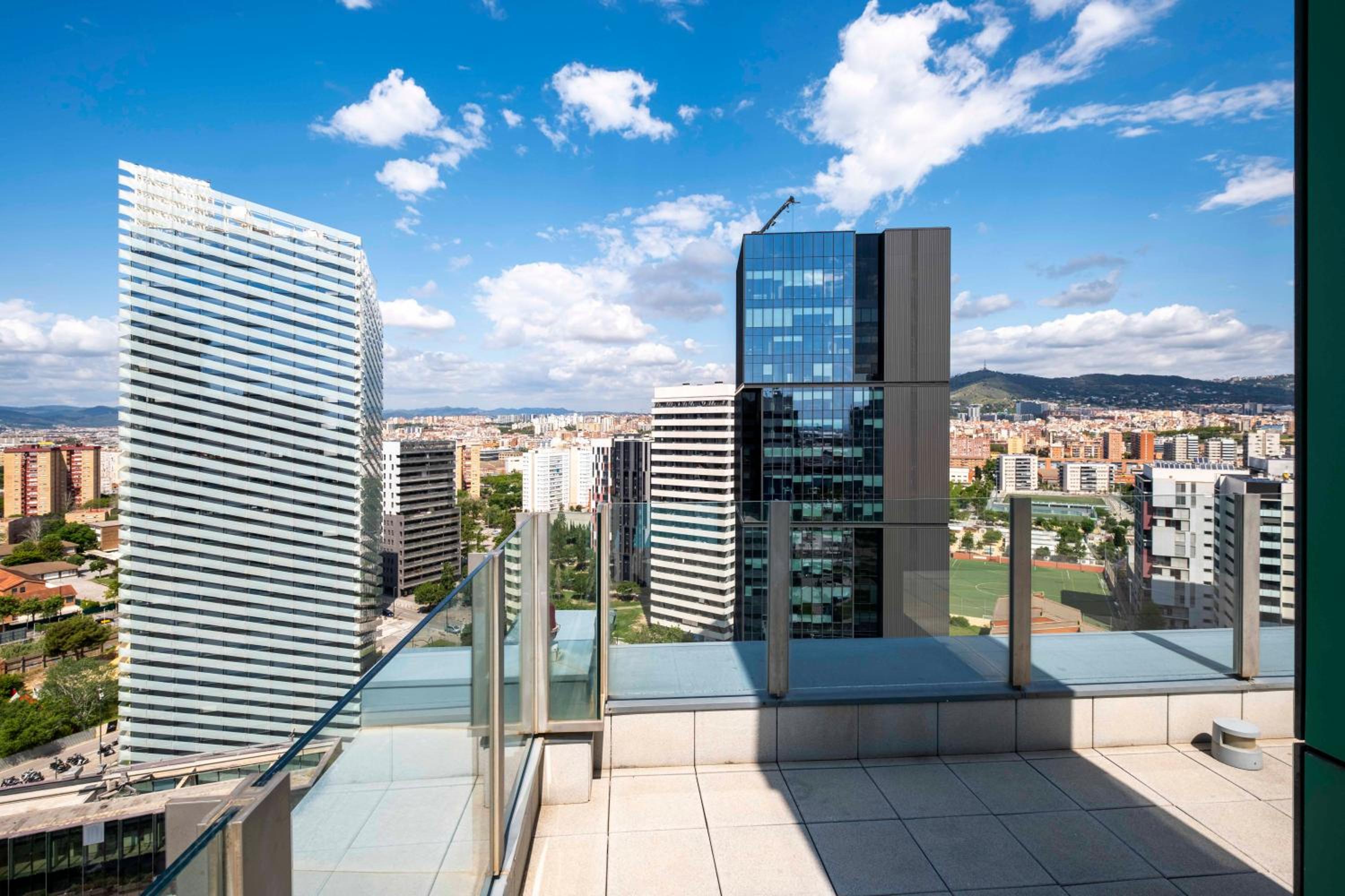Amazing Apart Fira Barcelona and 15' from Bcn center with pool view 3