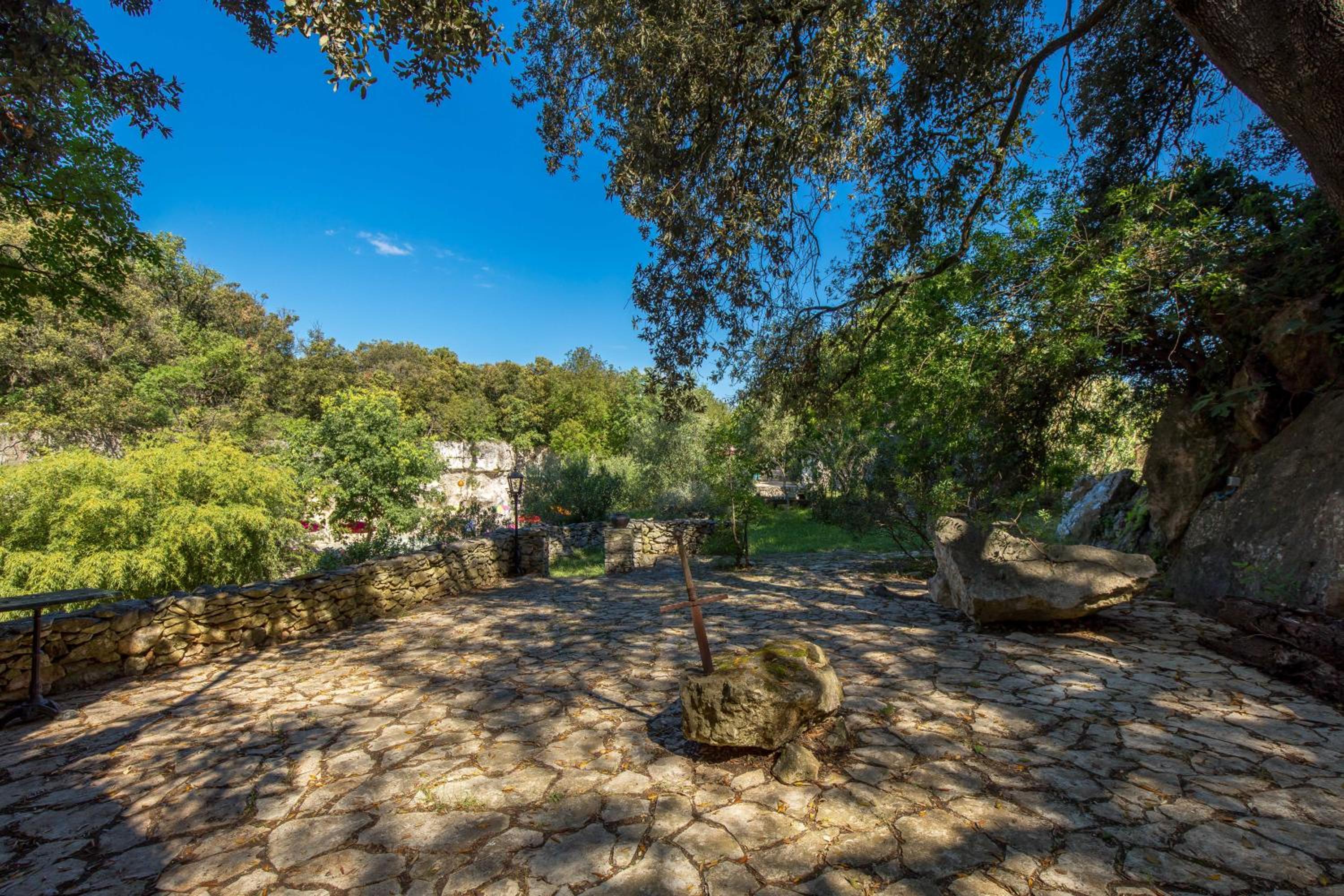 Holiday House Cave Romana view 4