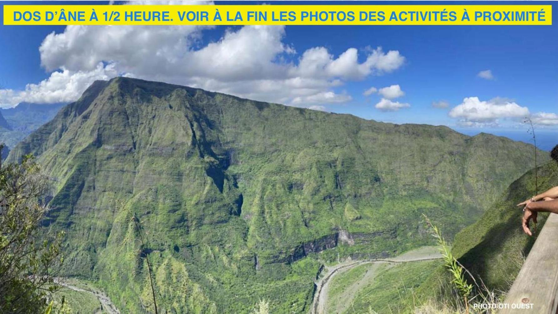 Vaste chambre vue mer montagne Ti Kaz Miyou 3 view 2