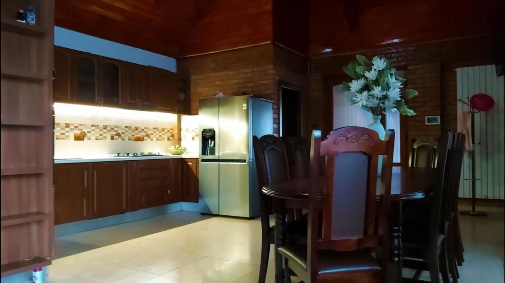 Home Ranya & Nicole view 4