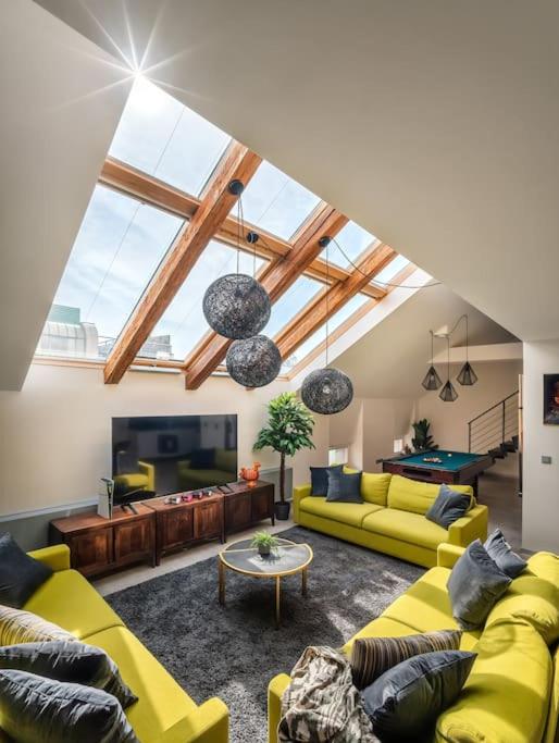 lounge