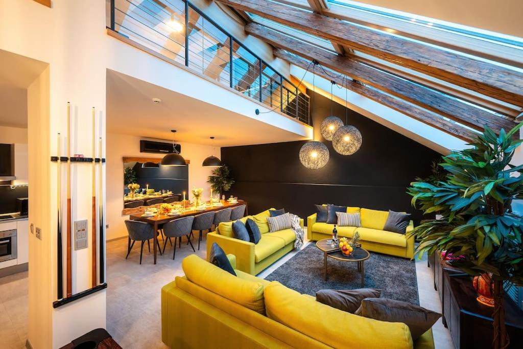 lounge