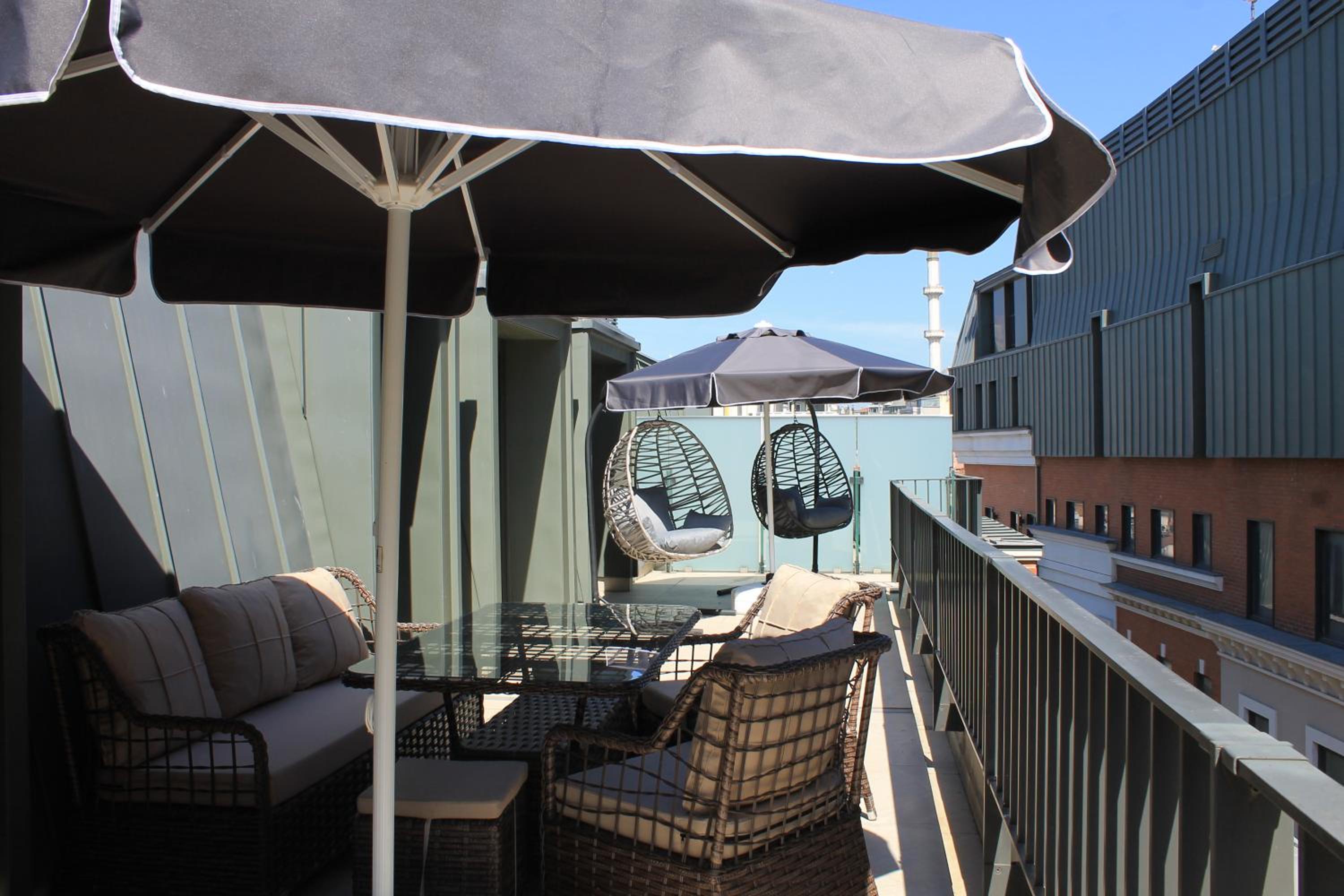 Garlon Residence - Image 288