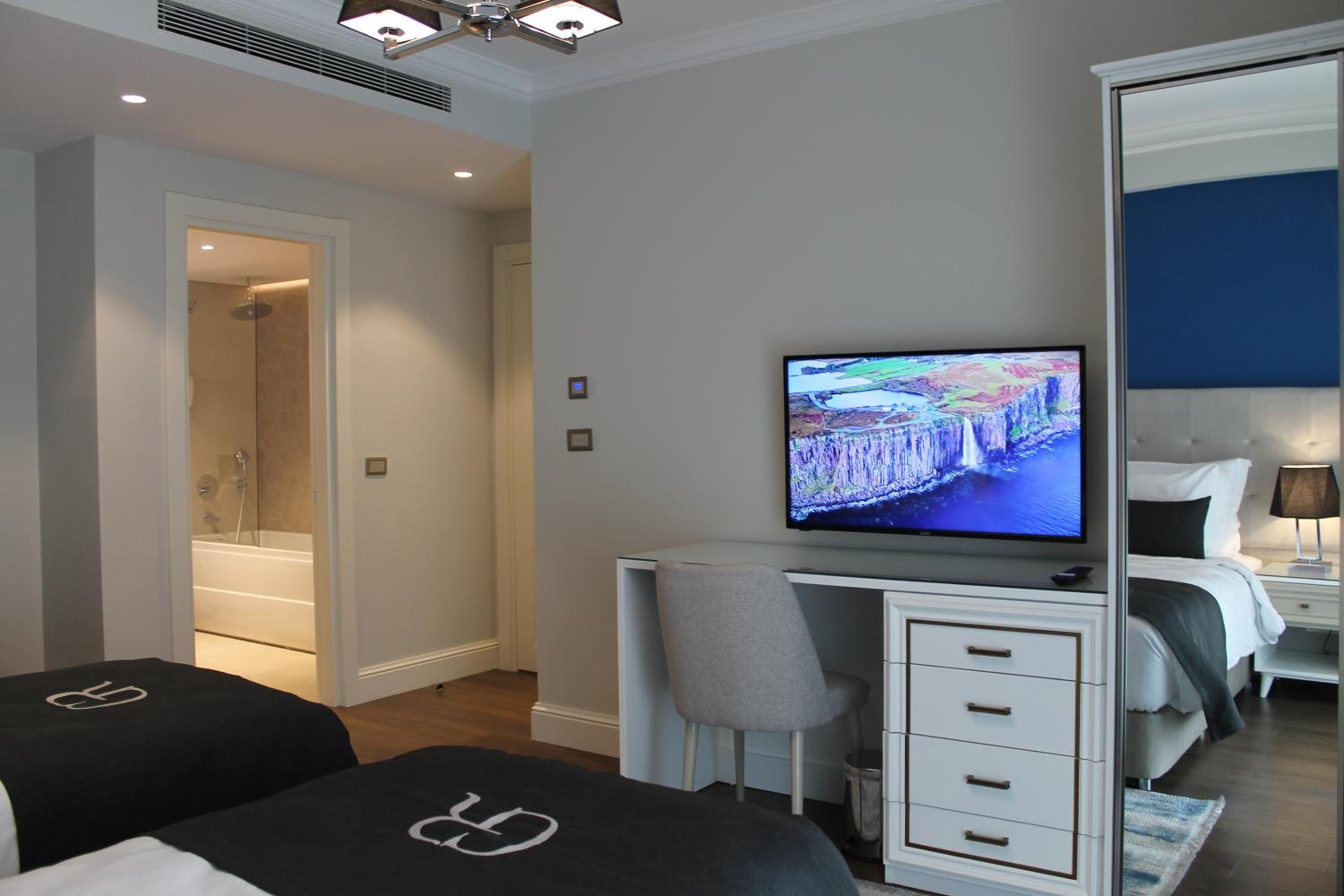 Garlon Residence - Image 291