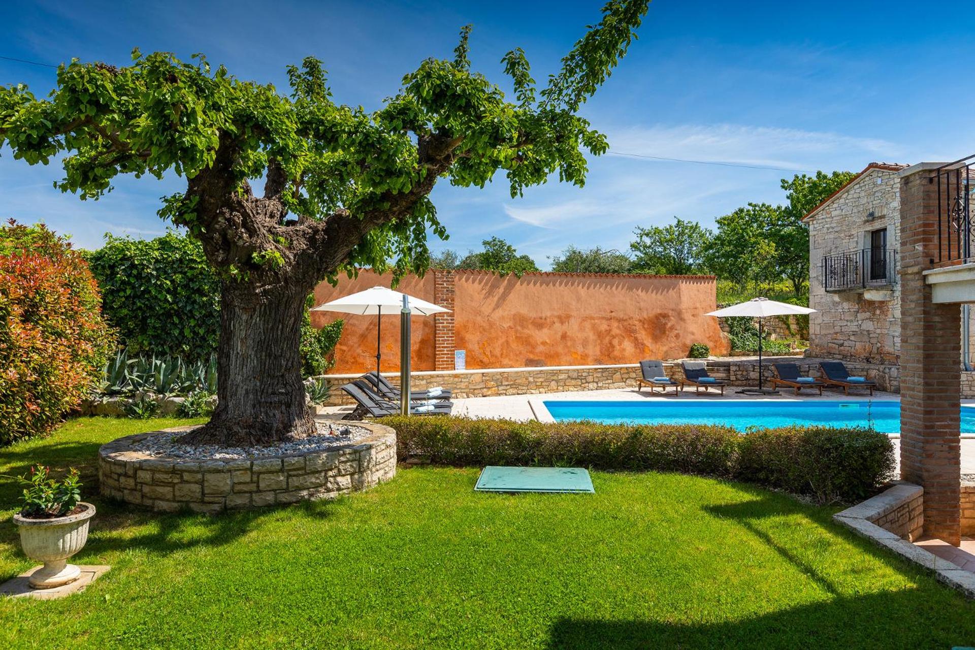 Beautiful Villa Gospodi with pool in Tinjan view 5