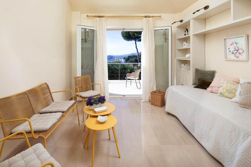 Luxury villa with sea views & terrace by REMS