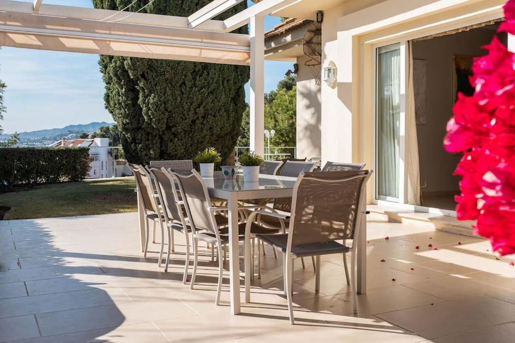 Luxury villa with sea views & terrace by REMS