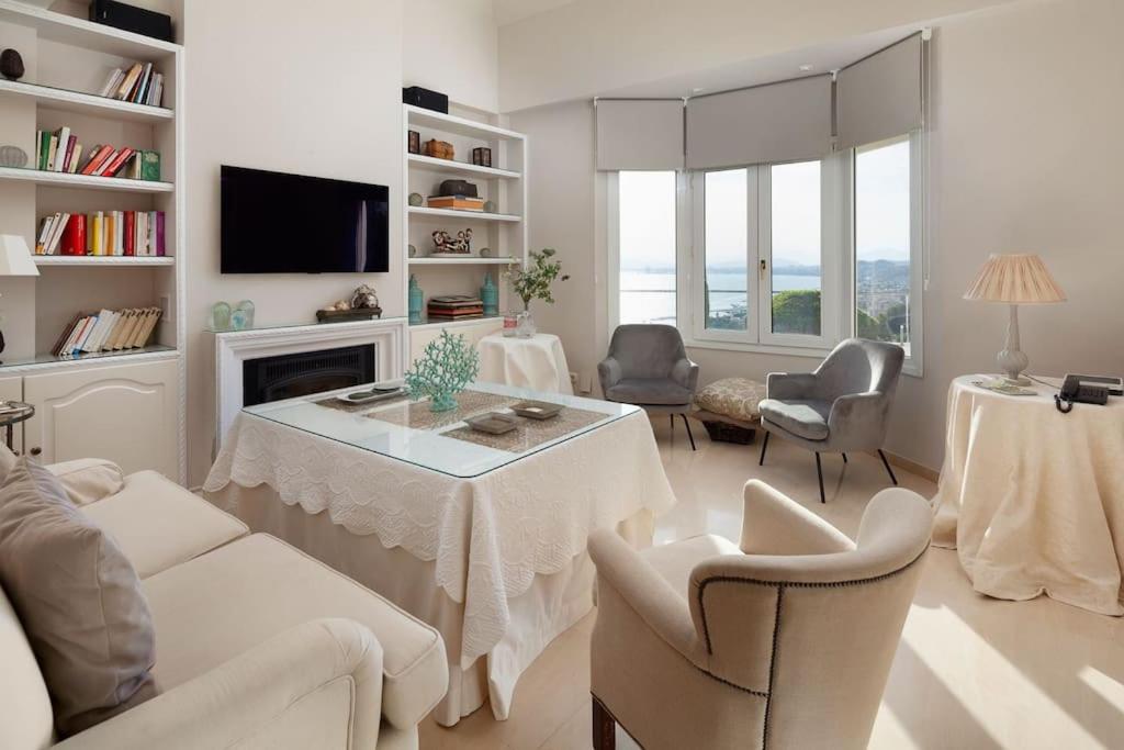 Luxury villa with sea views & terrace by REMS