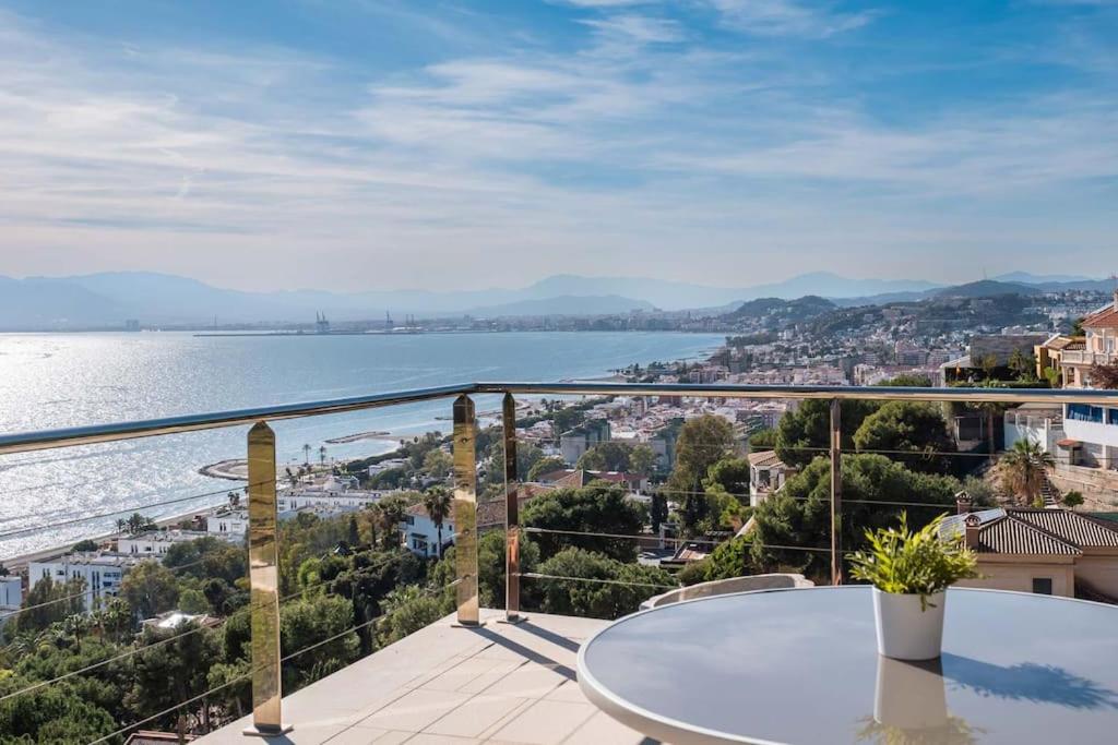 Luxury villa with sea views & terrace by REMS