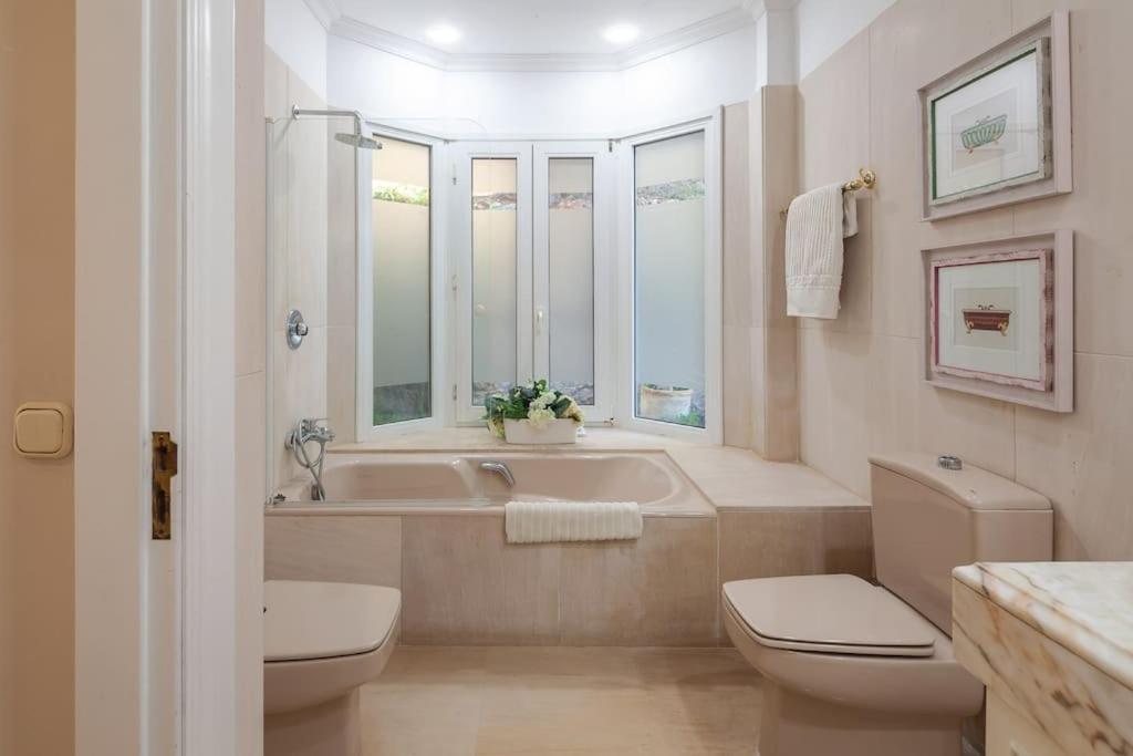 Luxury villa with sea views & terrace by REMS
