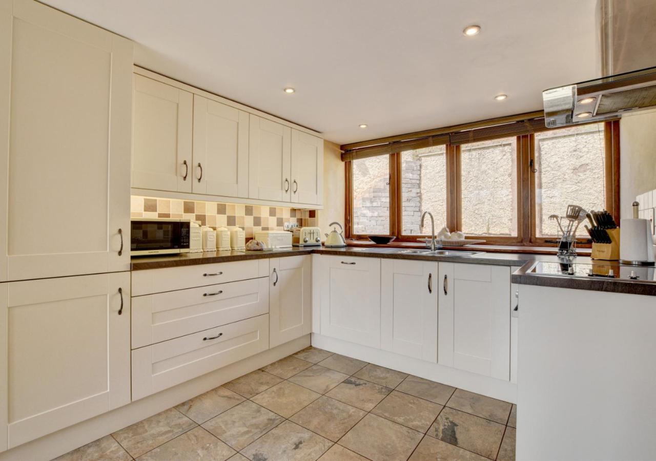 3 Bed in Tiverton oc-thresh