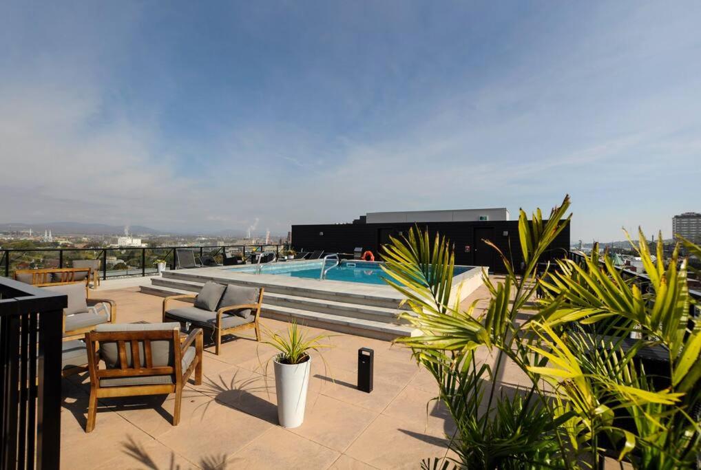 Penthouse, near old city