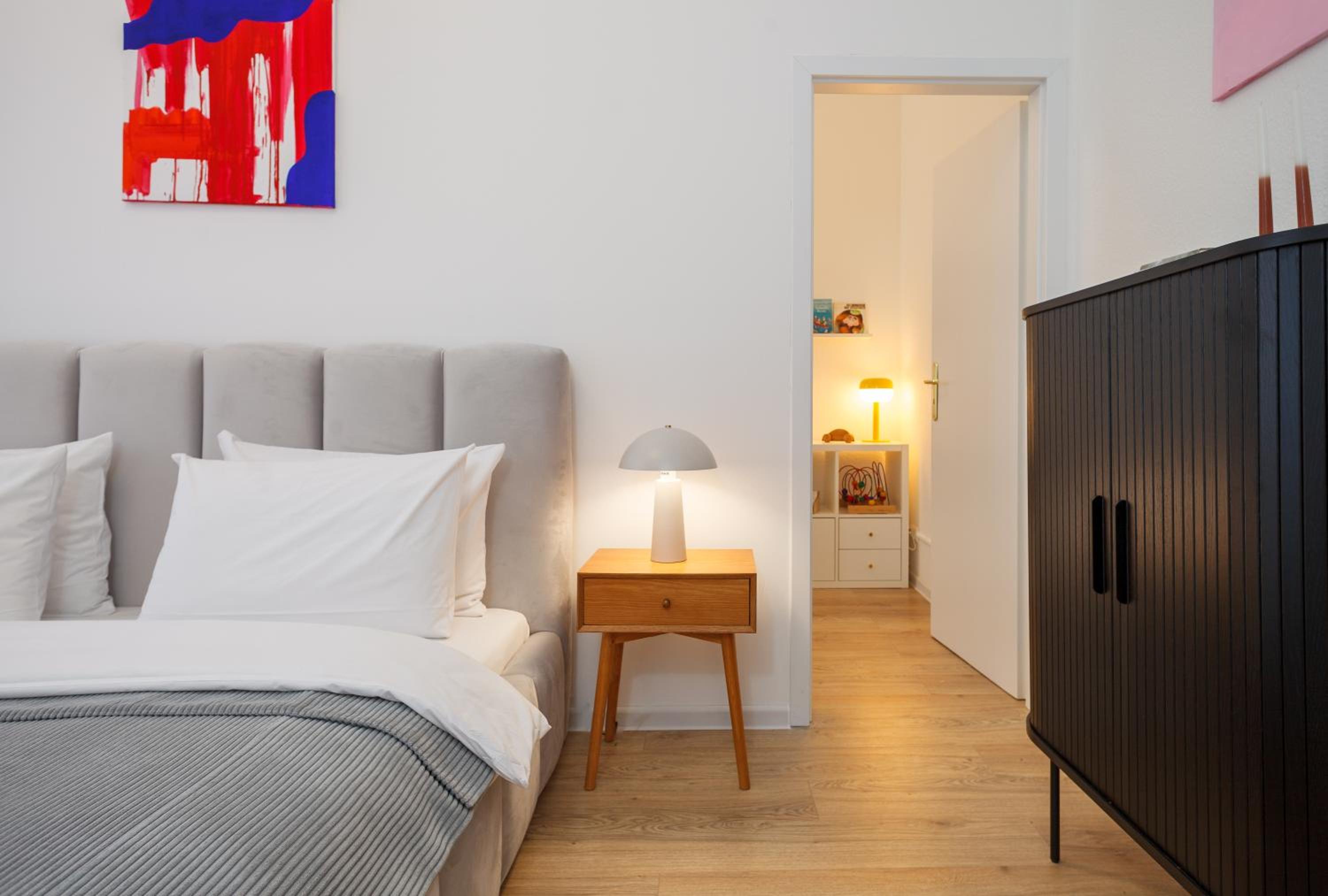 oompH Berlin 3BR Apt with Light Tones and Artwork