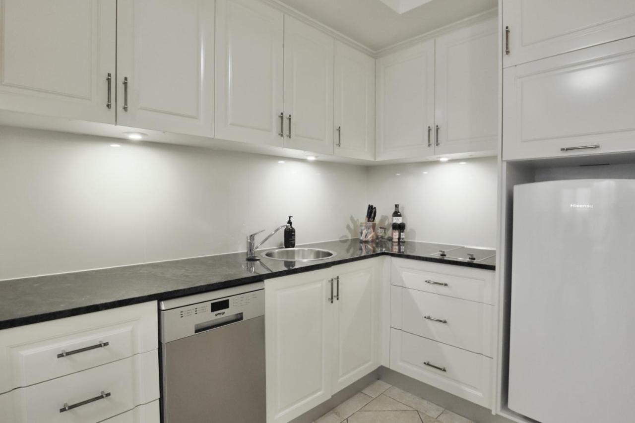 Chic Hastings Street Apartment