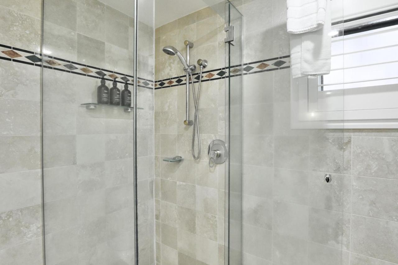 Chic Hastings Street Apartment