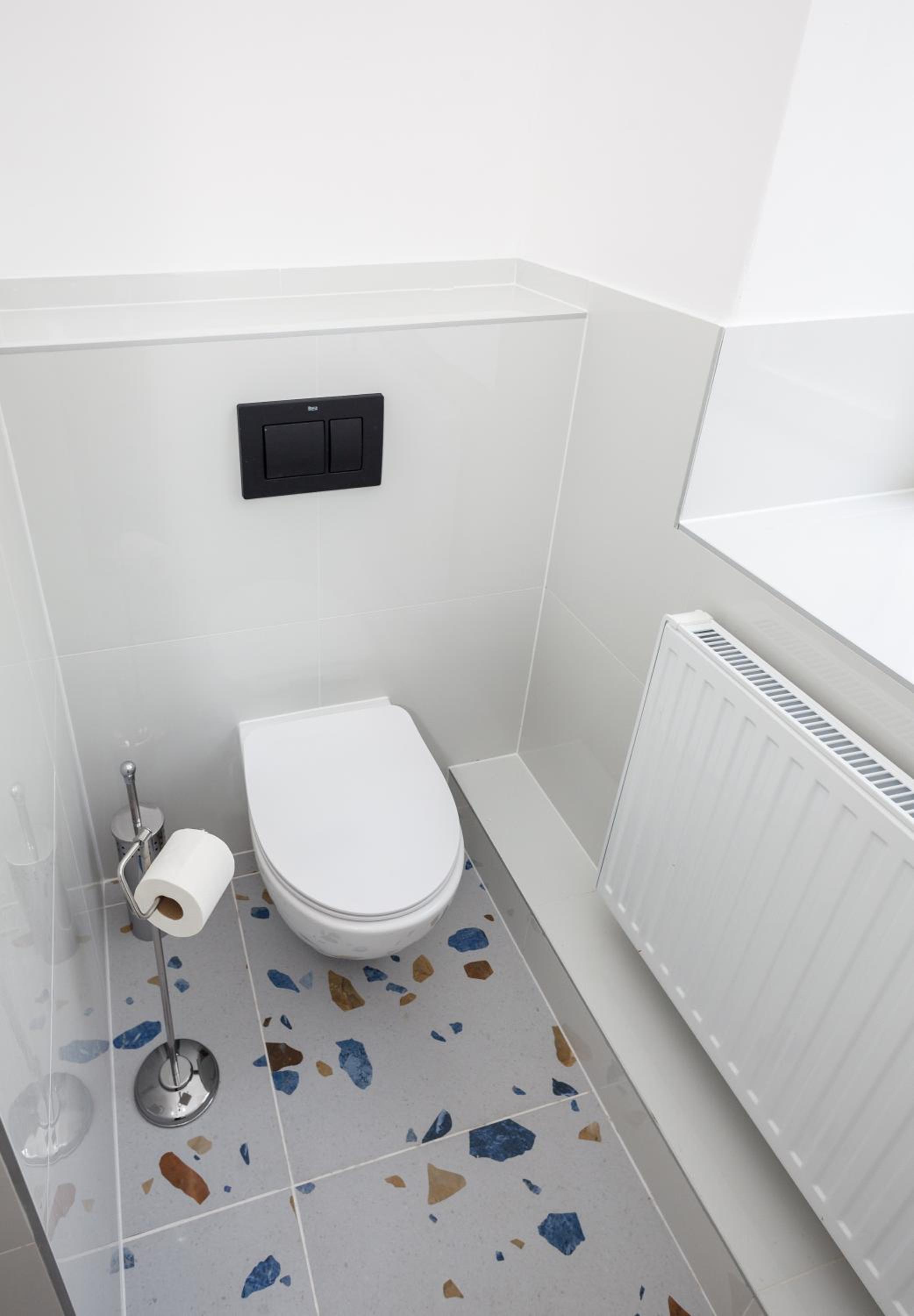 oompH Berlin 3BR Apt with Light Tones and Artwork