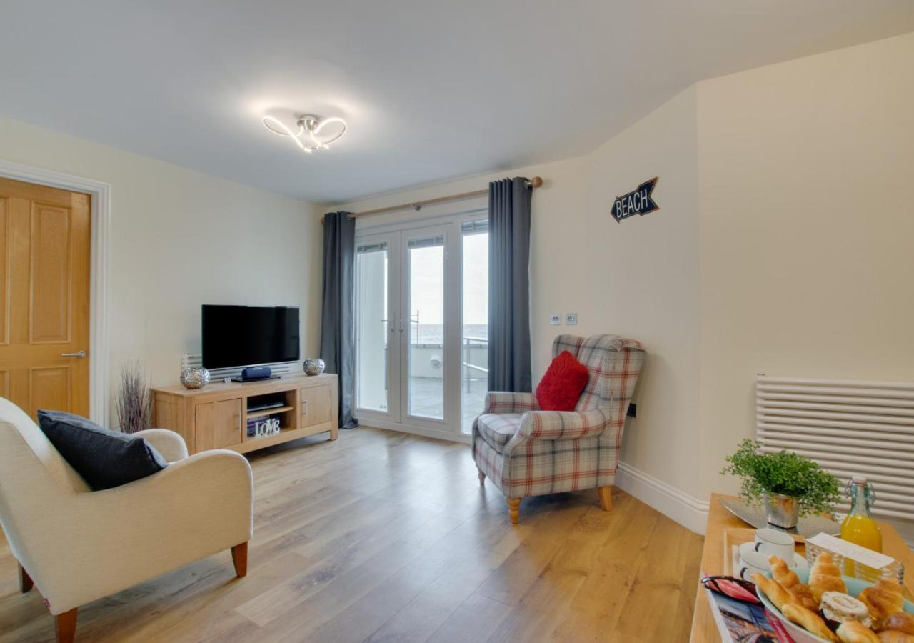 2 Bed in Torcross oc-bcatbe view 2