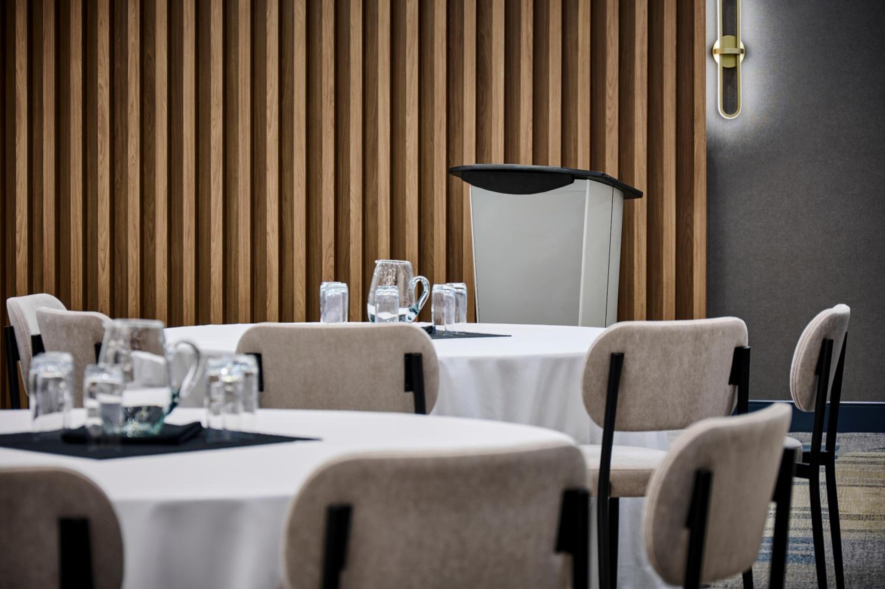 Toronto Vacations - Candlewood Suites Burlington Conference Centre, an IHG Hotel - Property Image 2