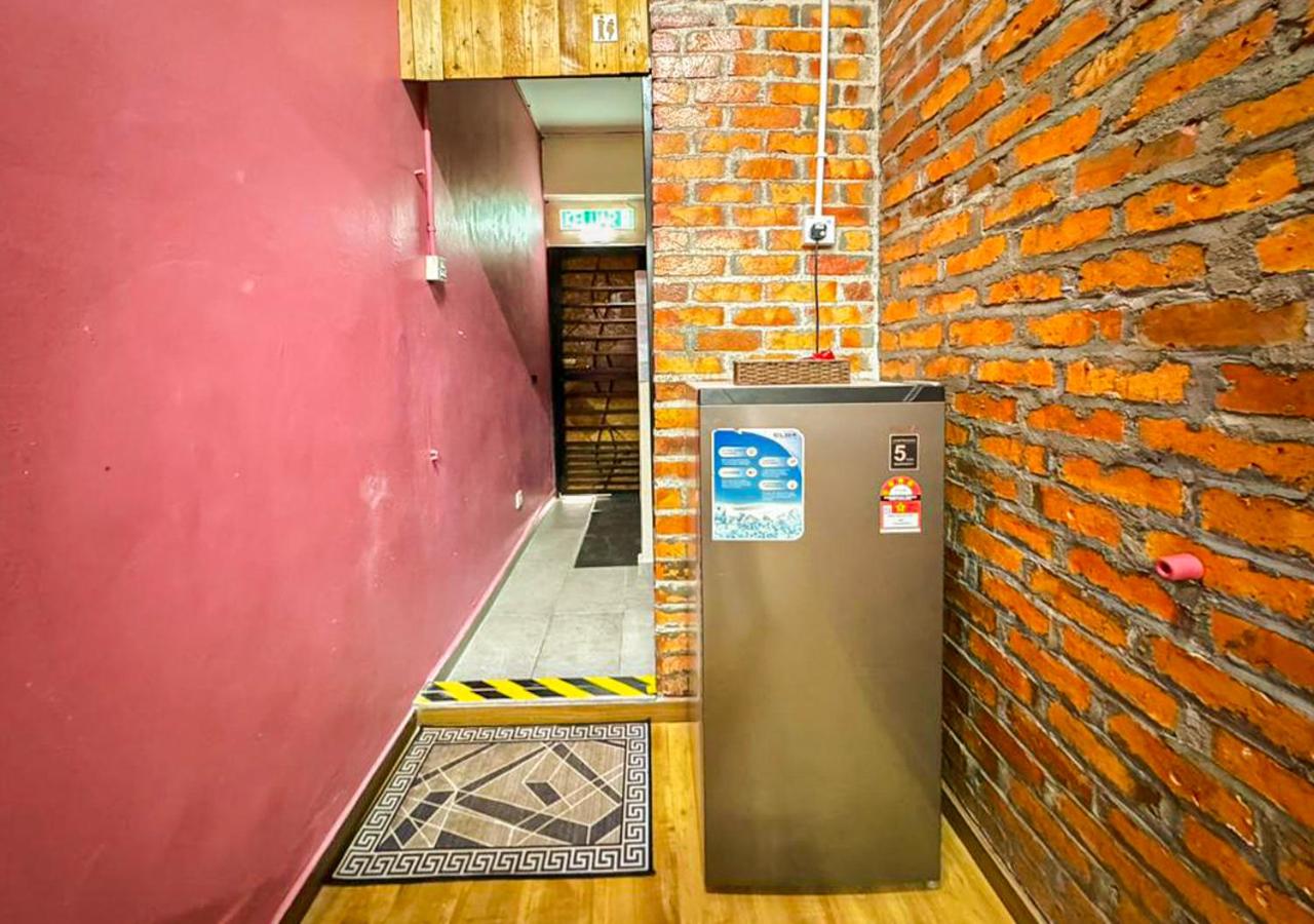 Hostel Sriamera KLIA Airport Transit -Self Check in
