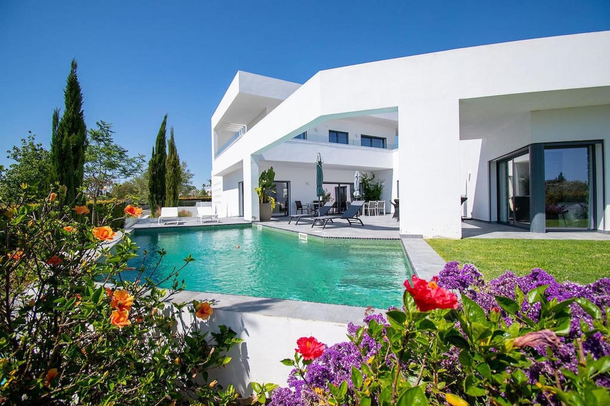 Hotel Casa Blanca - Image 1