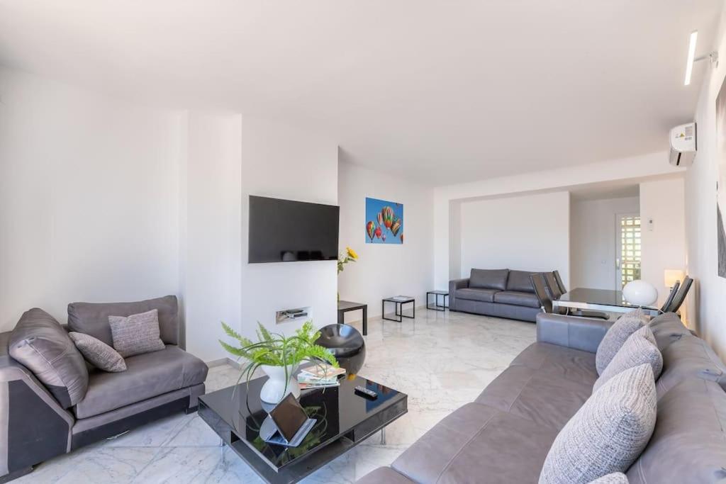 NEW duplex penthouse walk to beach and port RDR216 view 3