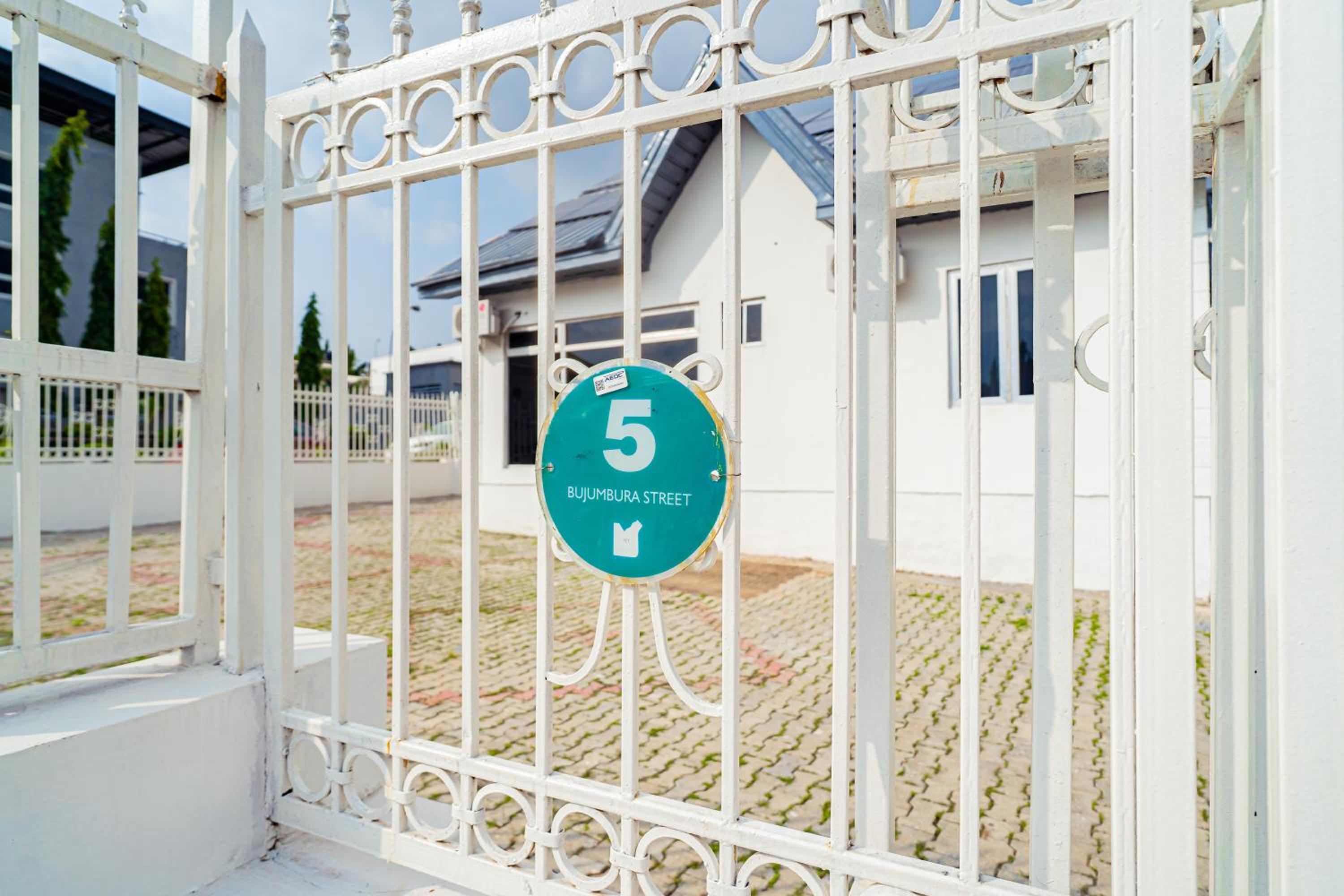 Lively Apt Maitama