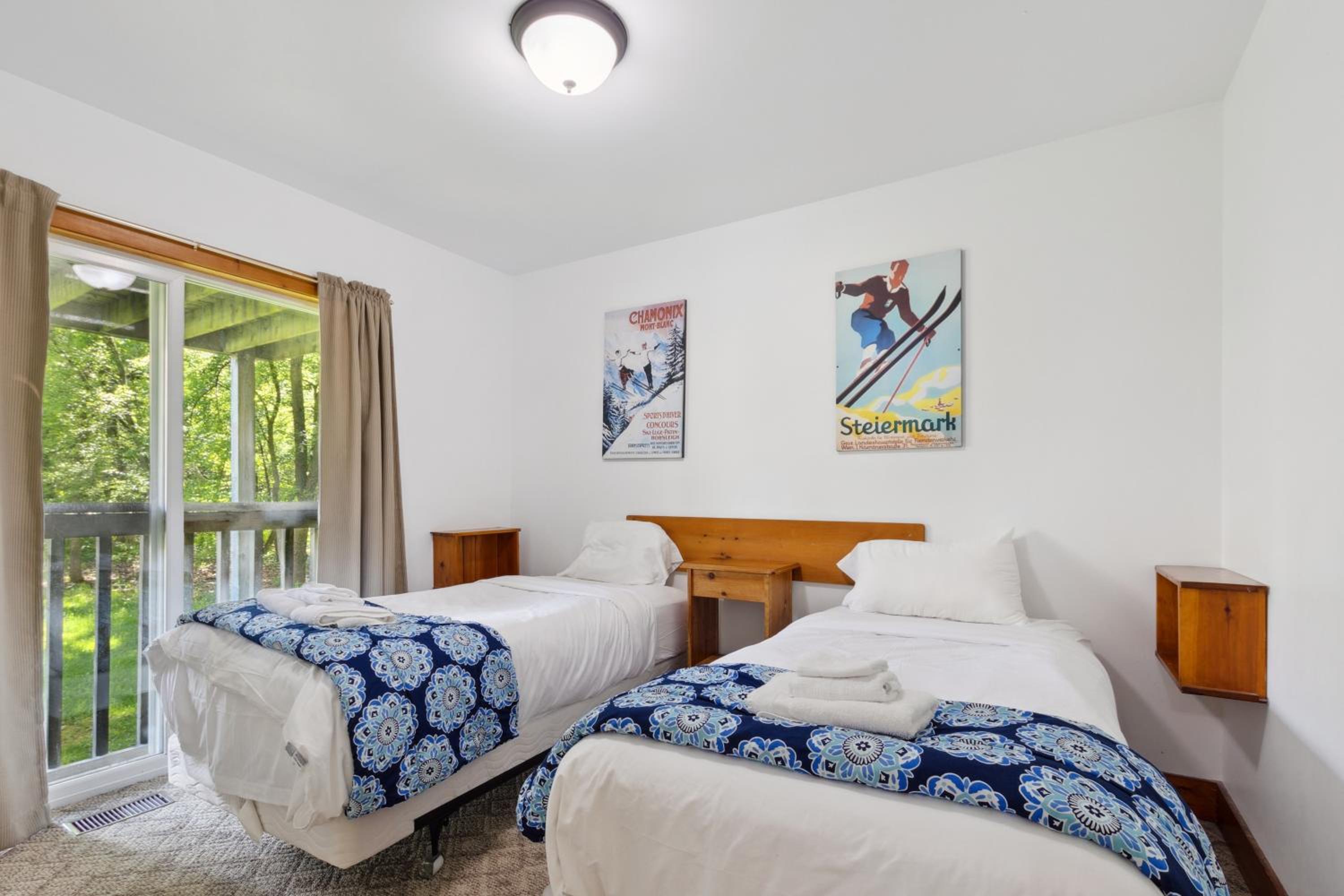 10 Bedroom Executive Chalet w Hot Tub