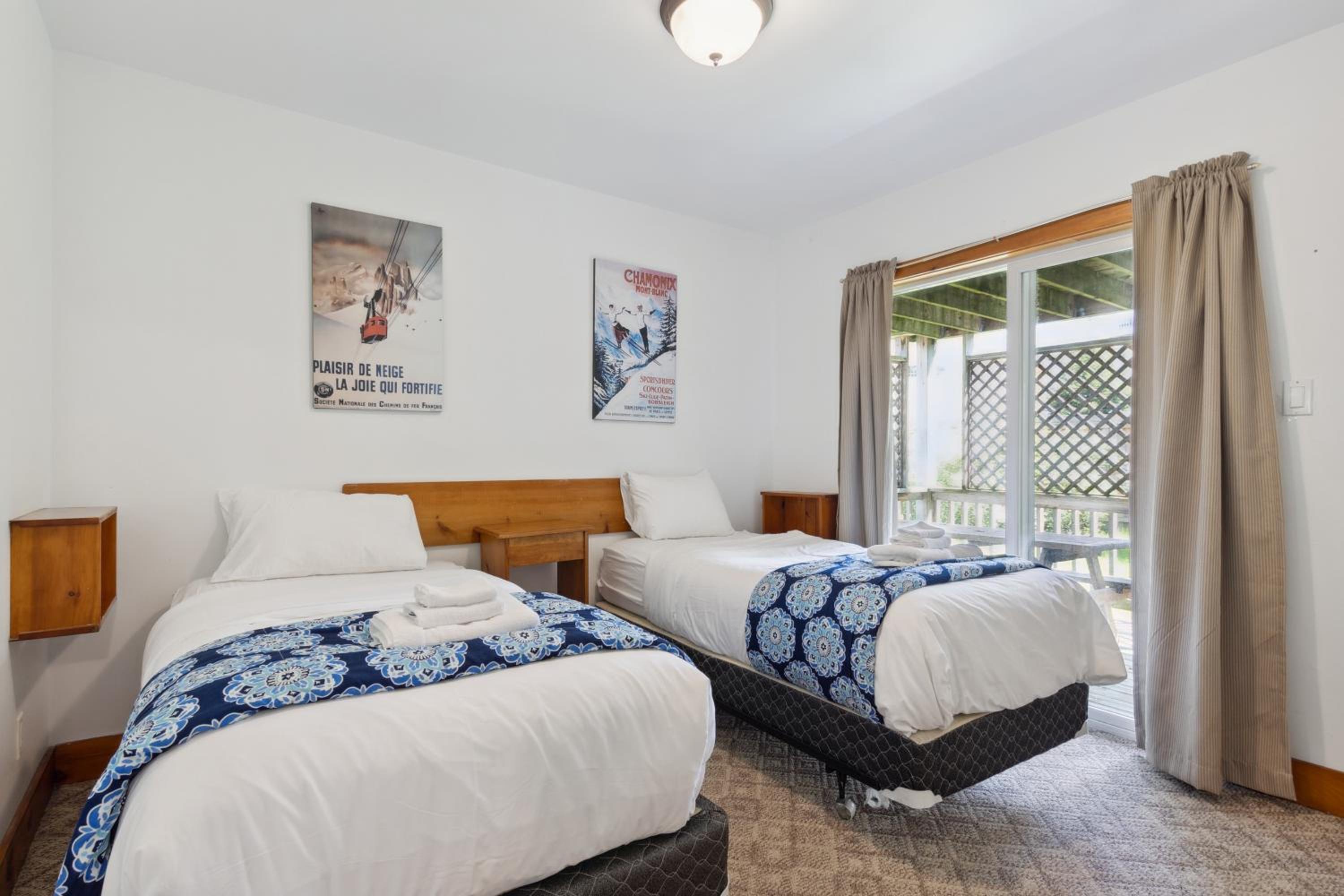 10 Bedroom Executive Chalet w Hot Tub