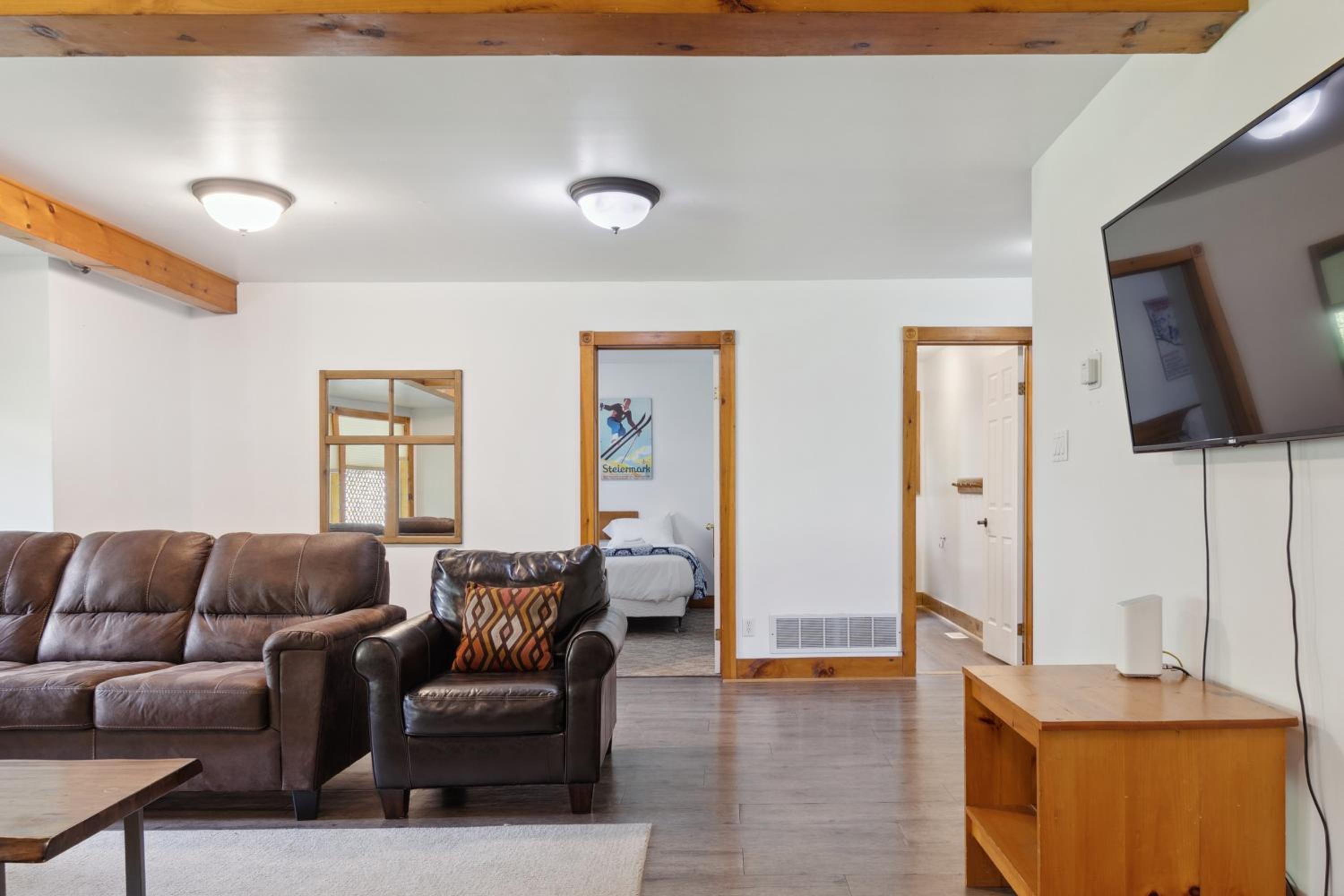 10 Bedroom Executive Chalet w Hot Tub