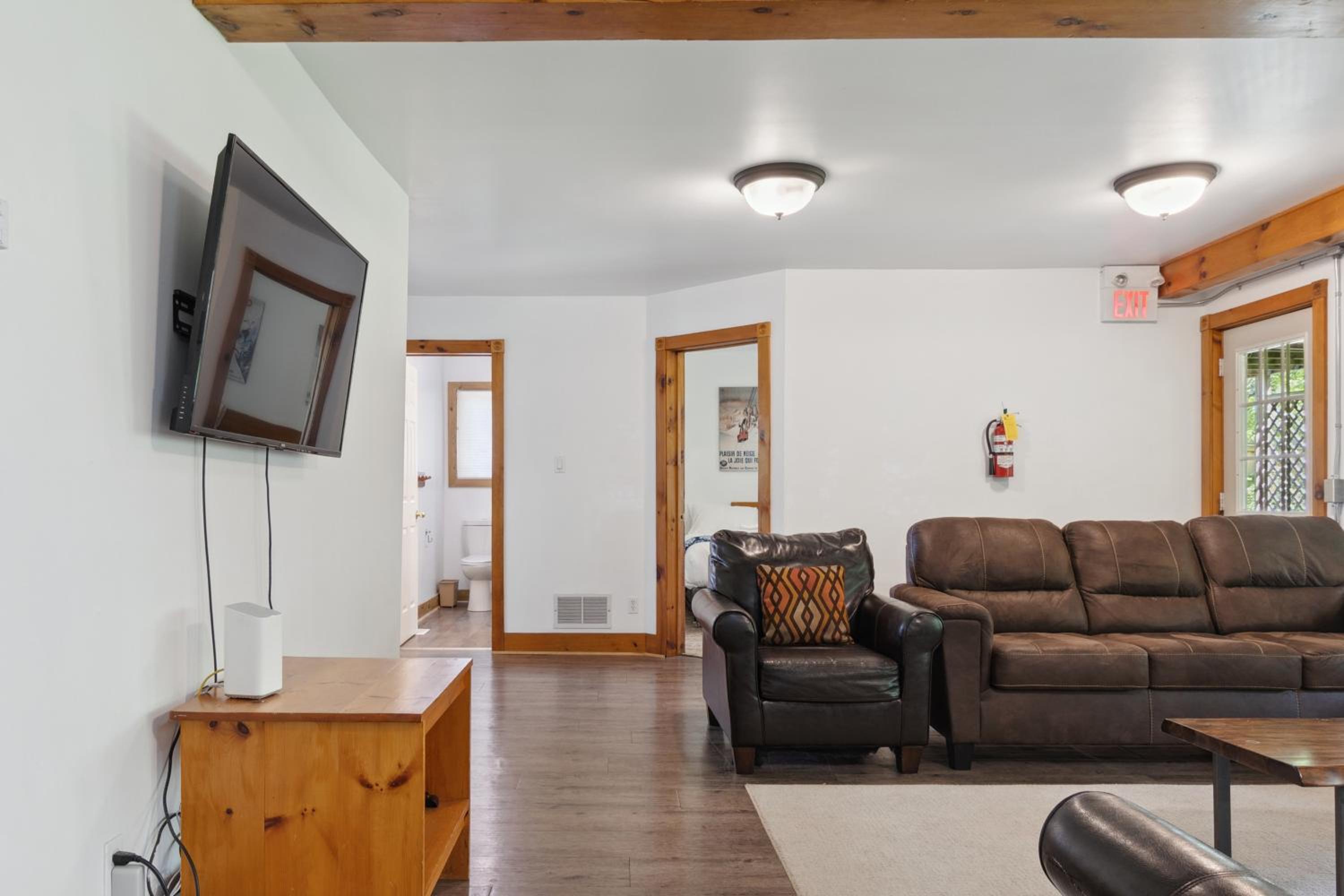 10 Bedroom Executive Chalet w Hot Tub