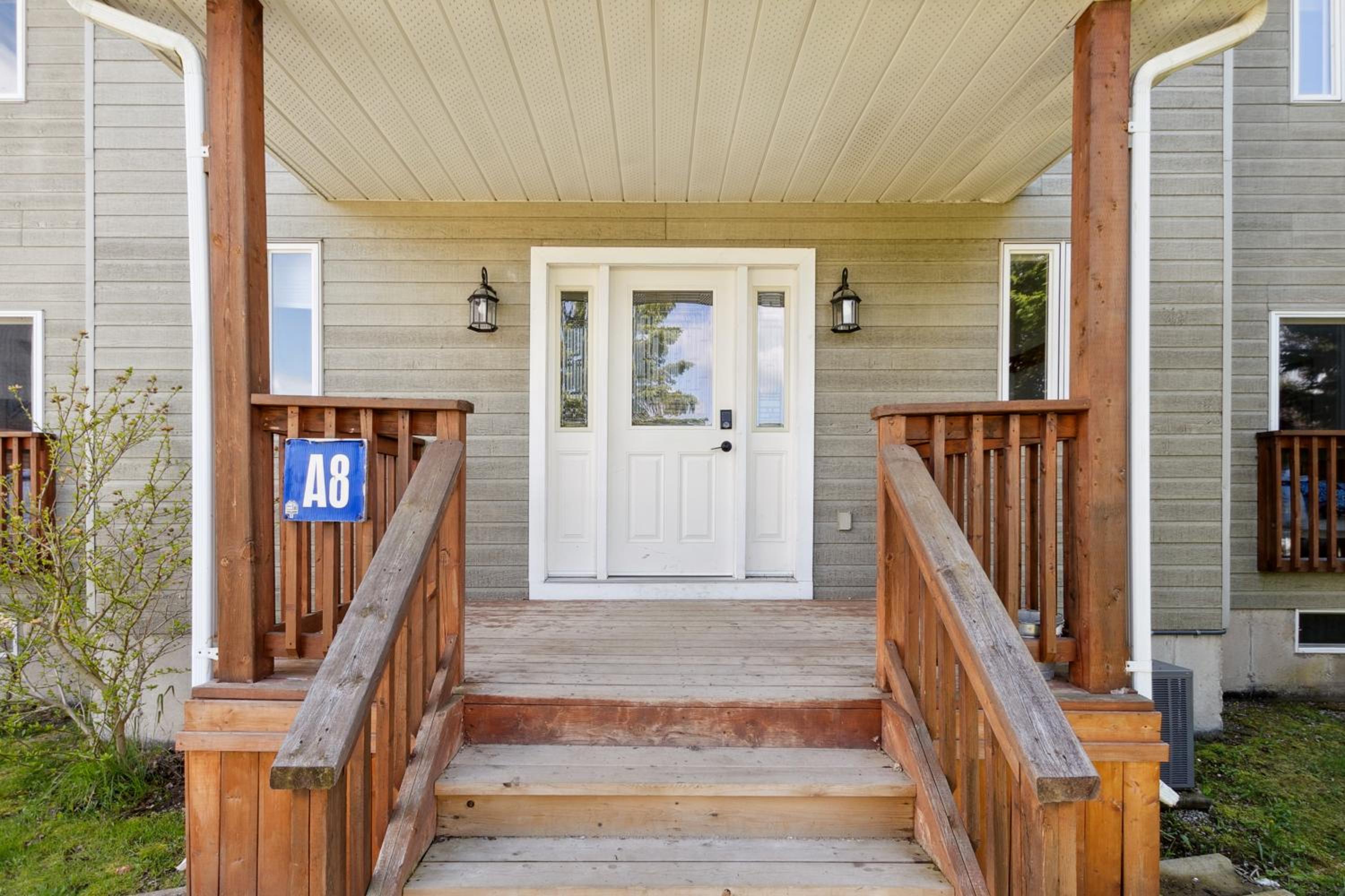 10 Bedroom Executive Chalet w Hot Tub