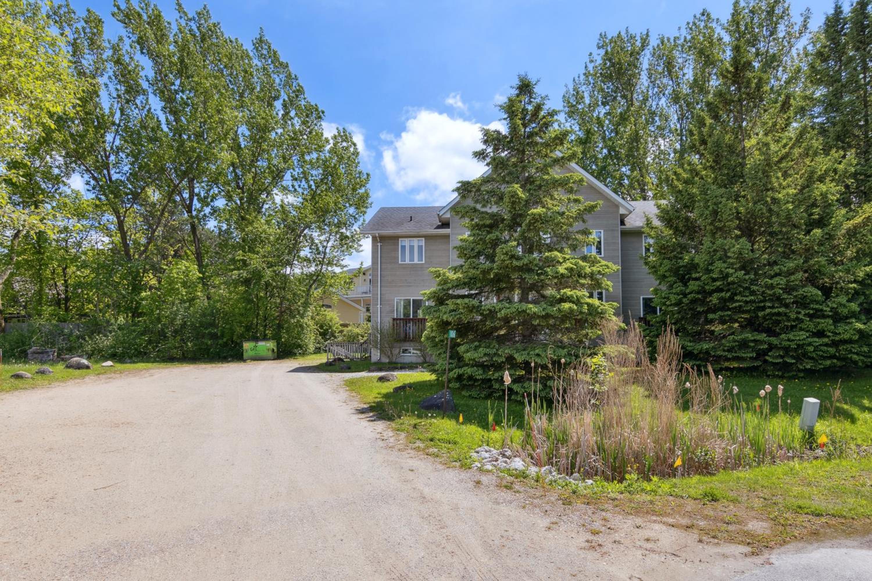 10 Bedroom Executive Chalet w Hot Tub