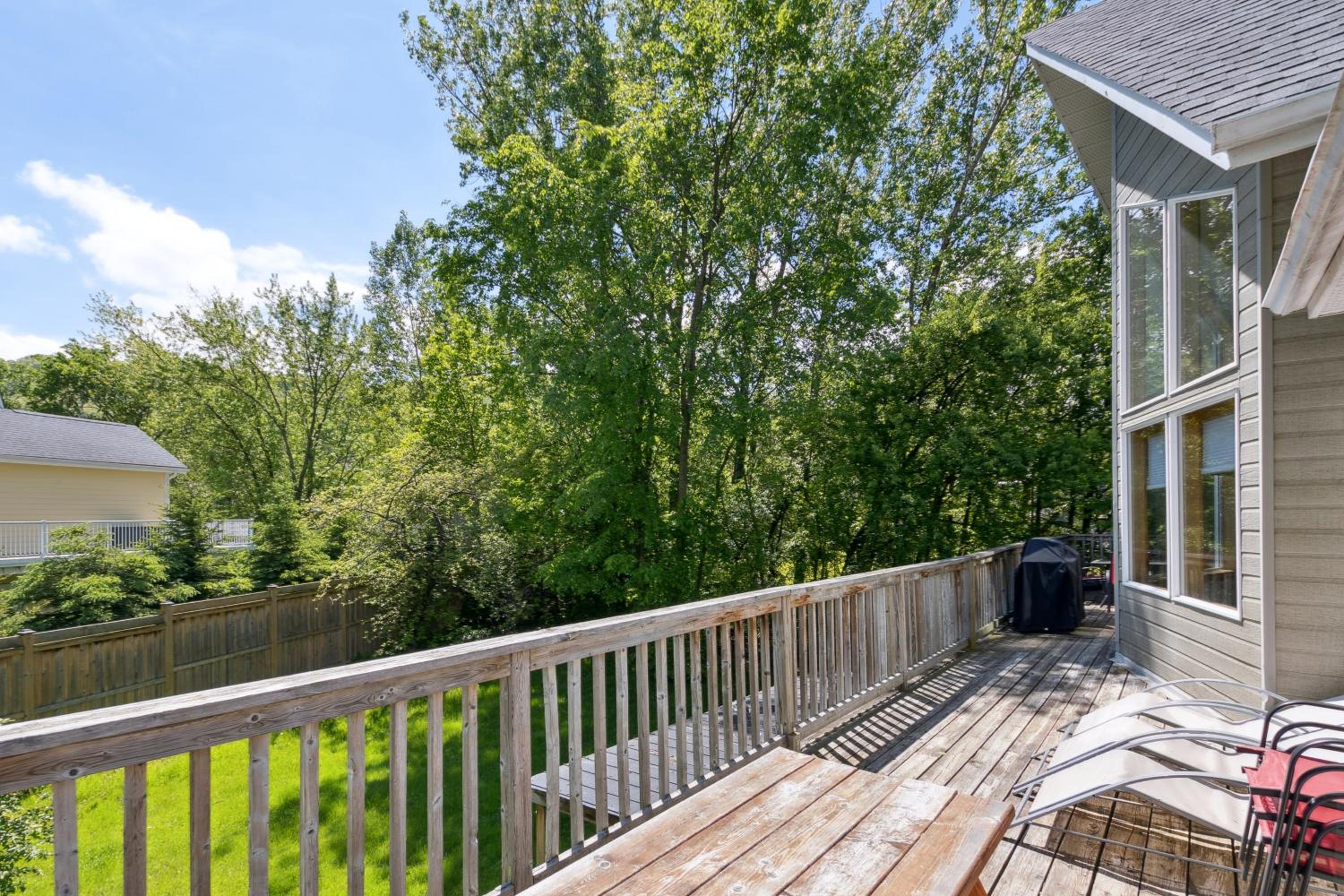 10 Bedroom Executive Chalet w Hot Tub
