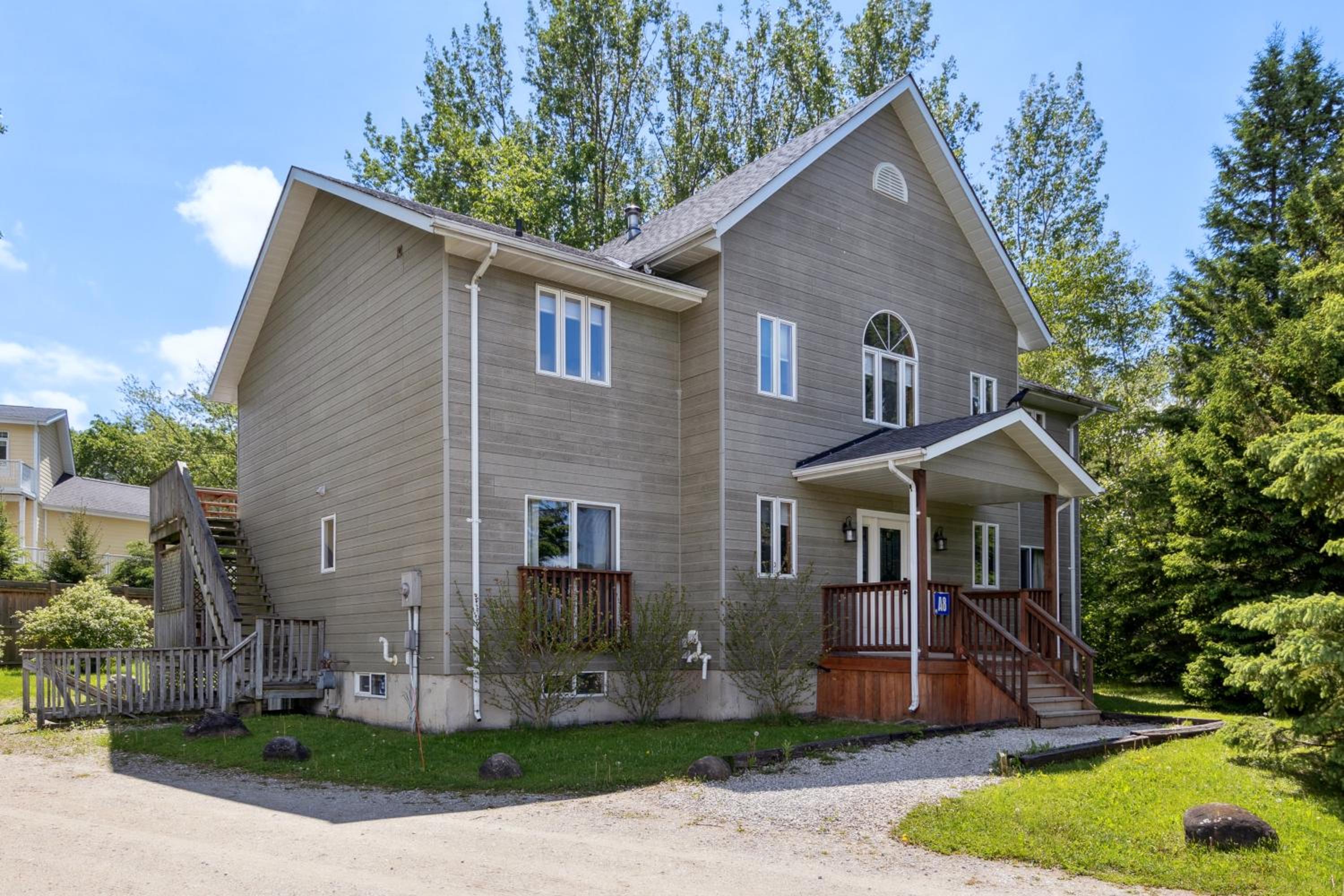 10 Bedroom Executive Chalet w Hot Tub
