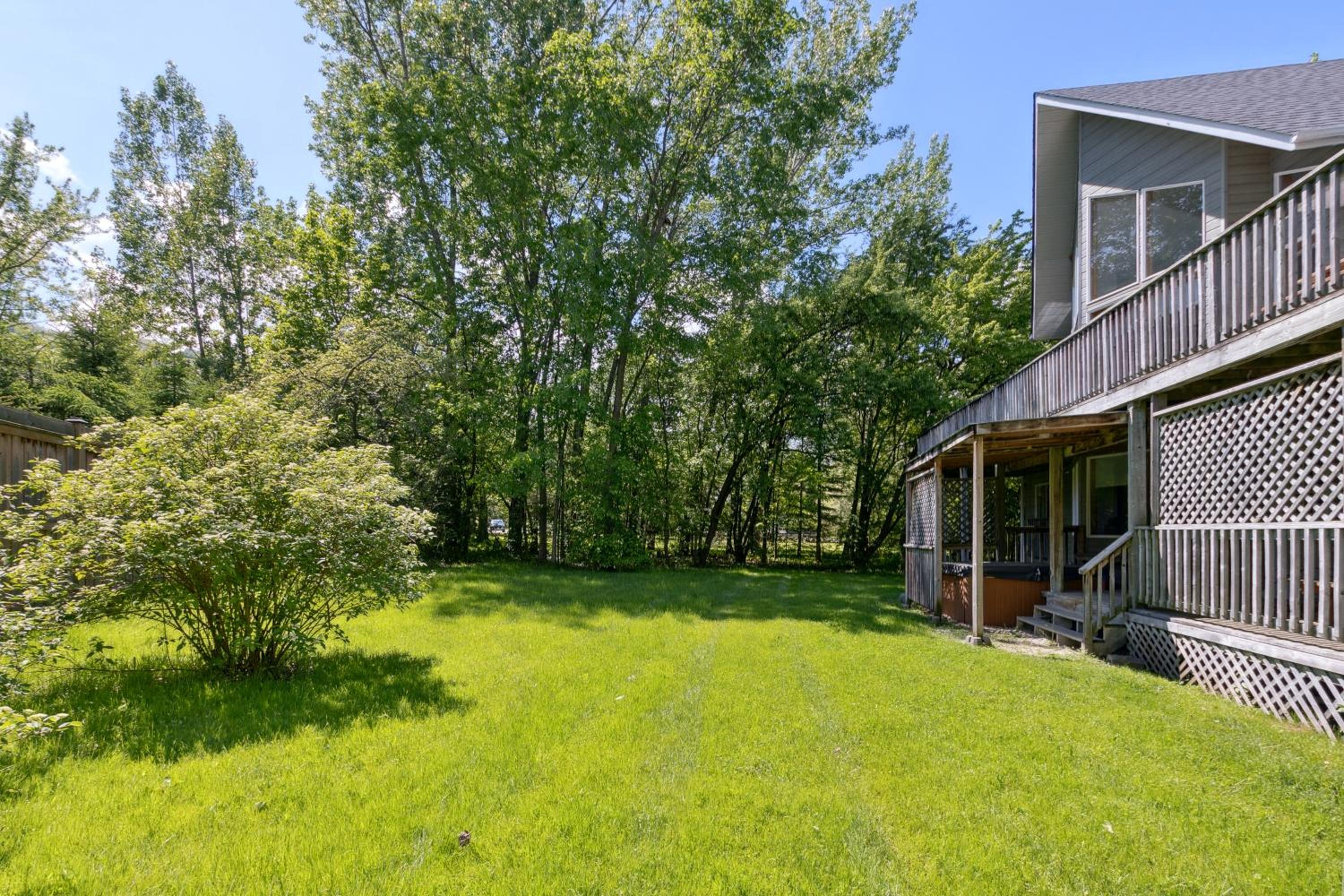 10 Bedroom Executive Chalet w Hot Tub