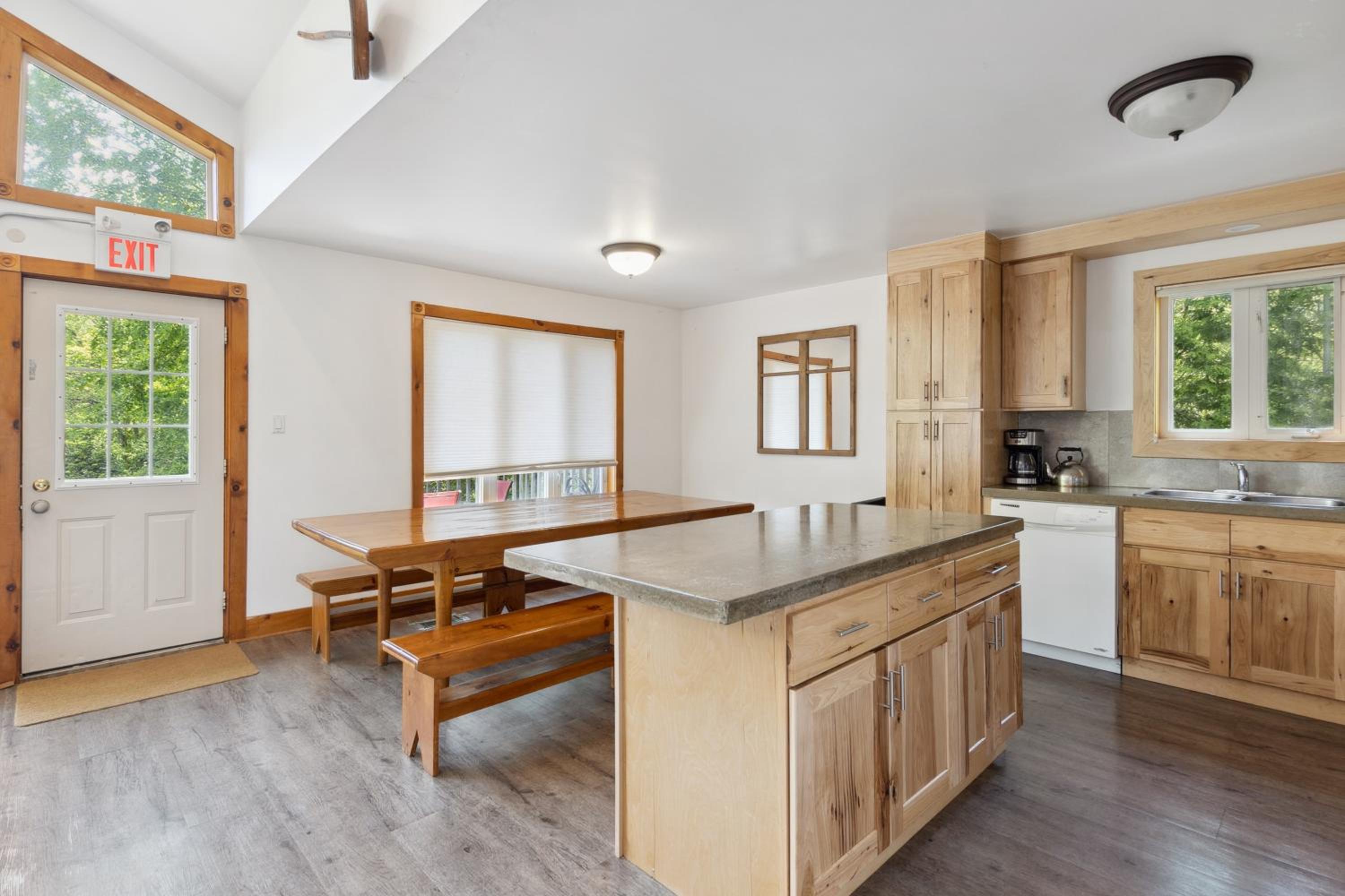 10 Bedroom Executive Chalet w Hot Tub