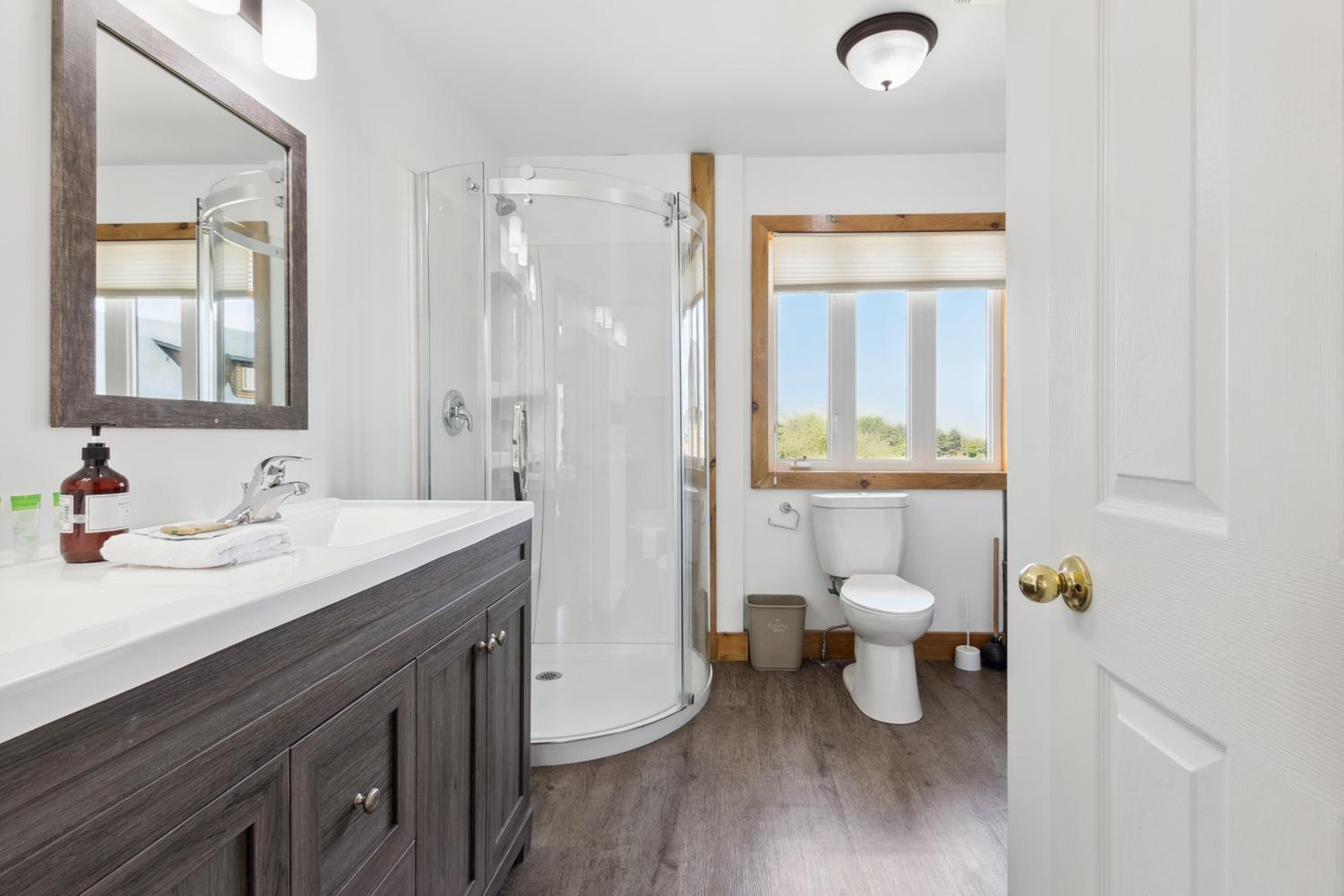 10 Bedroom Executive Chalet w Hot Tub