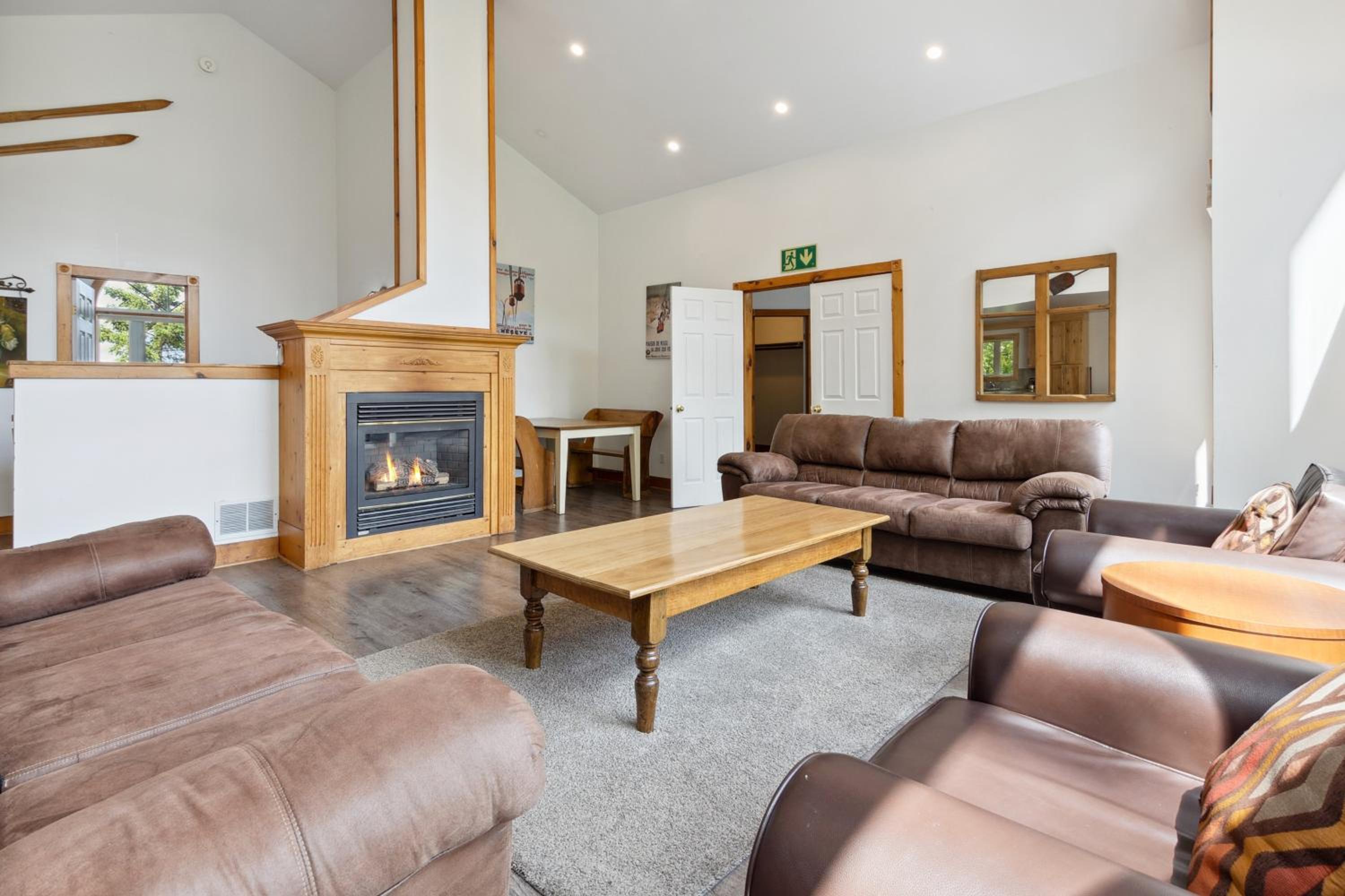 10 Bedroom Executive Chalet w Hot Tub