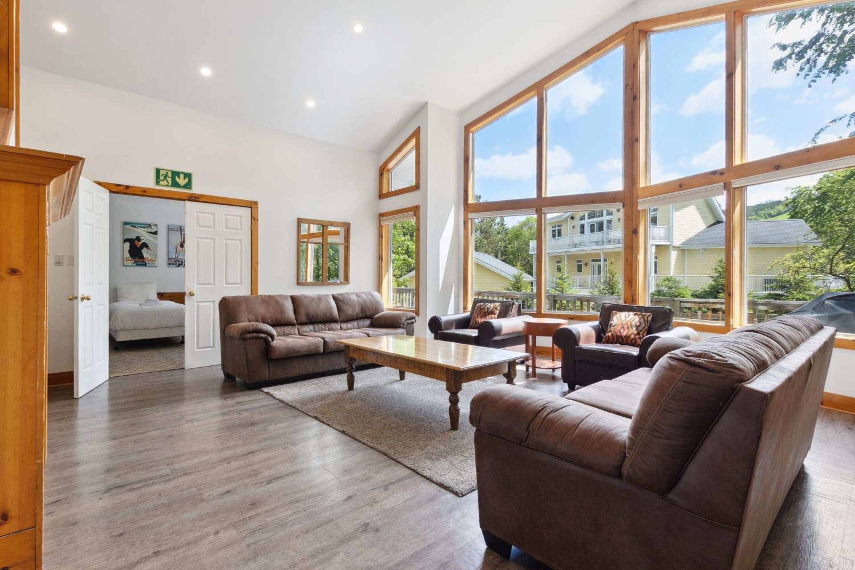10 Bedroom Executive Chalet w Hot Tub
