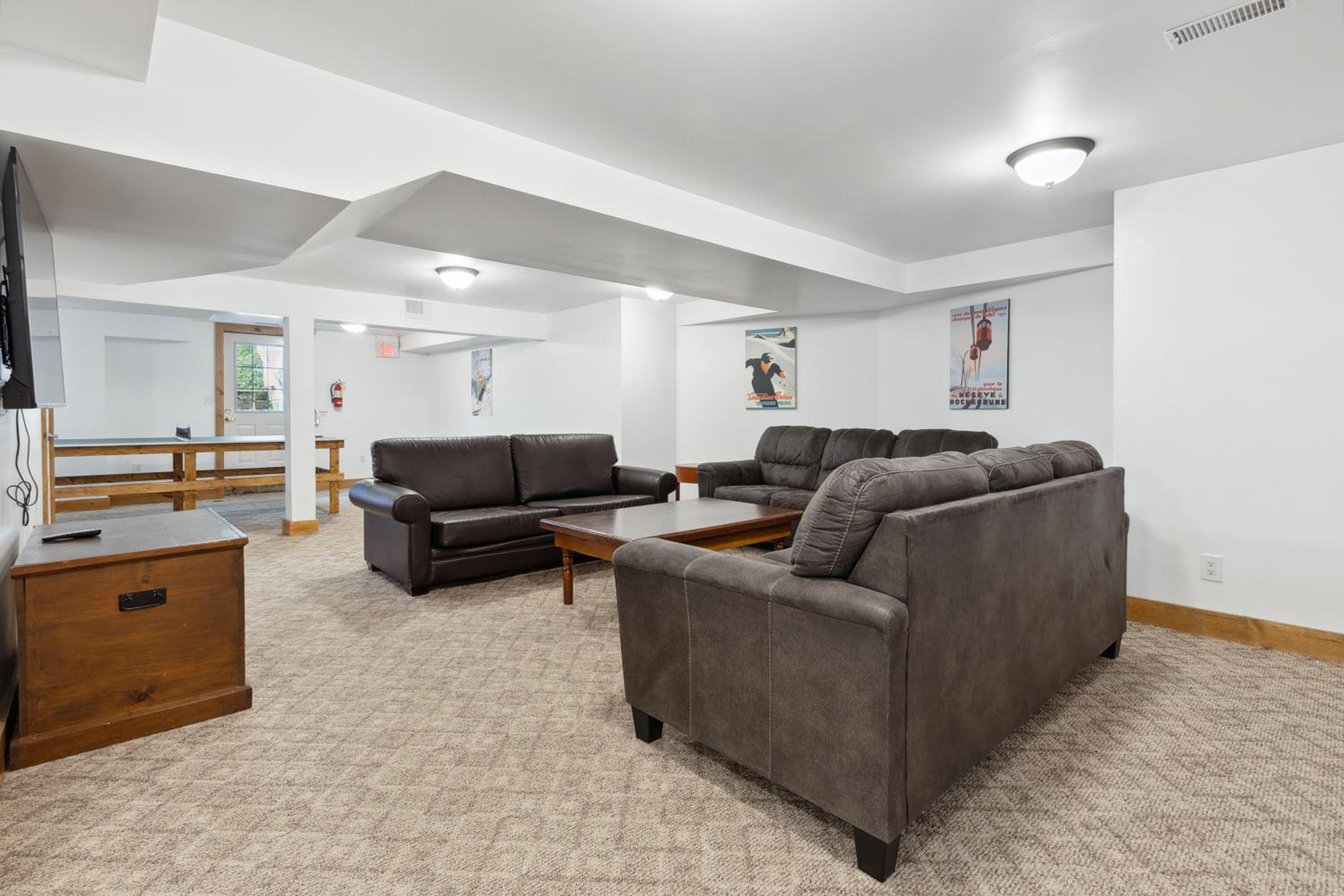 10 Bedroom Executive Chalet w Hot Tub