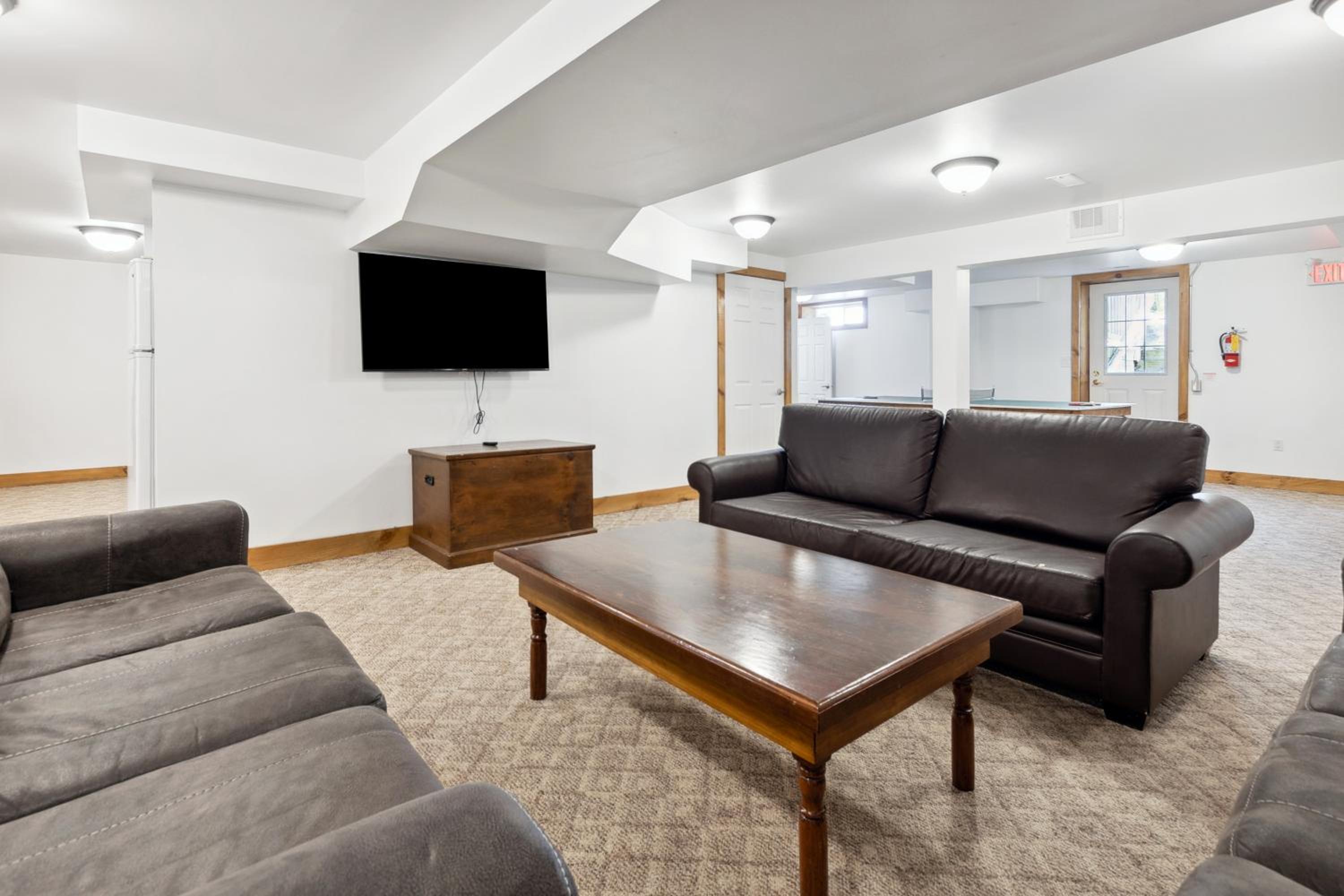 10 Bedroom Executive Chalet w Hot Tub