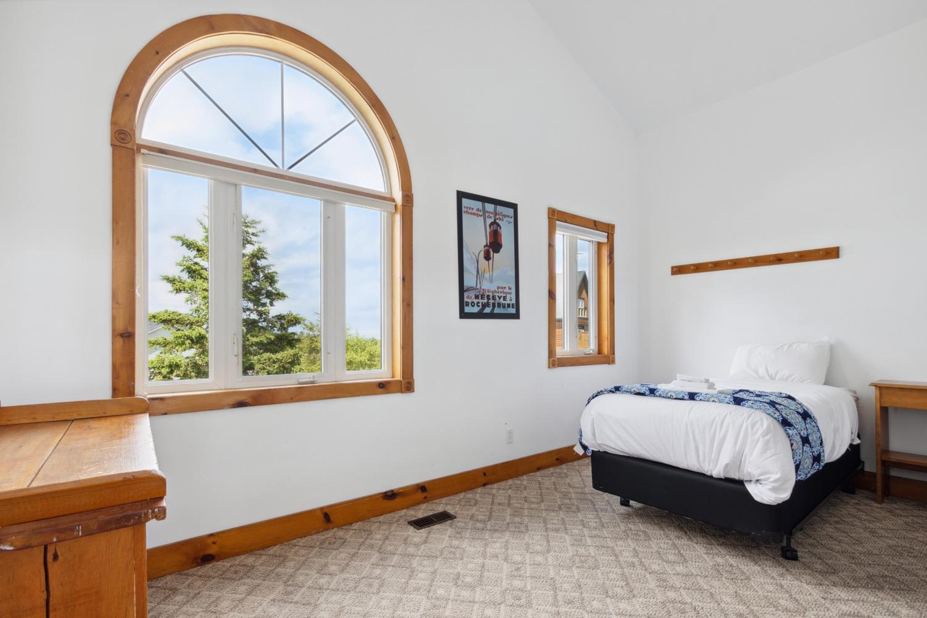 10 Bedroom Executive Chalet w Hot Tub
