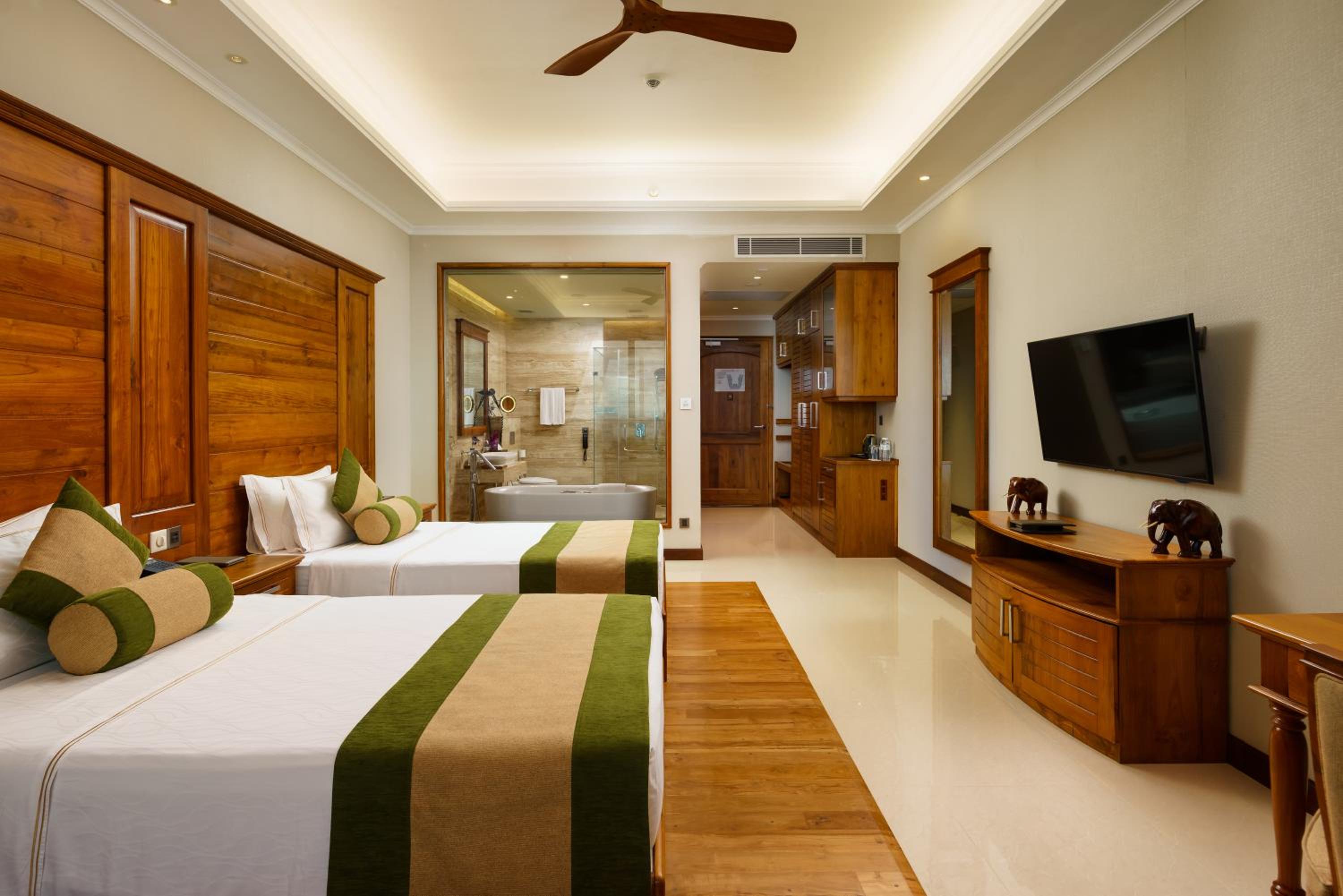 Araliya Beach Resort & Spa Unawatuna- Where you meet the sea all year view 5
