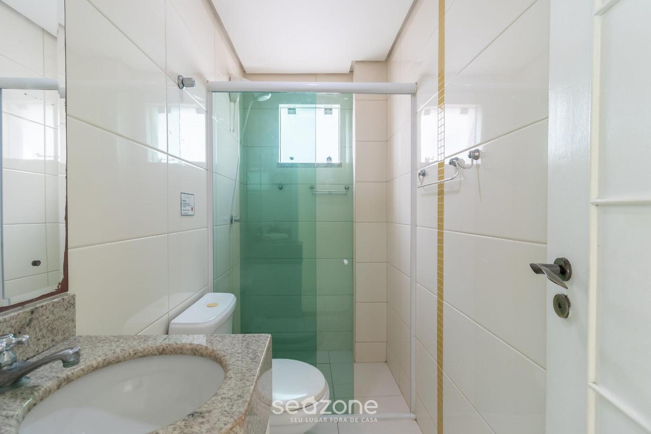 Apartamentos próximo a Praia de Bombas - ARZ