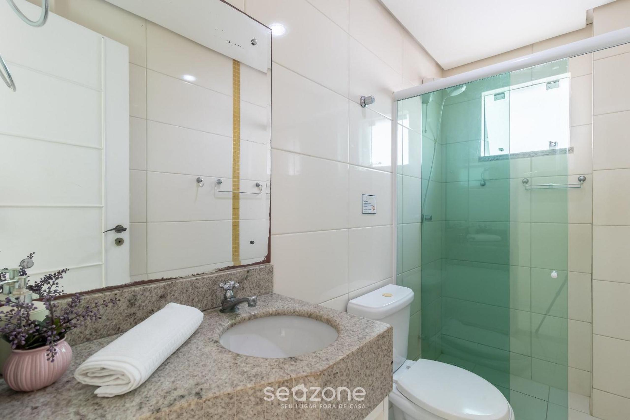 Apartamentos próximo a Praia de Bombas - ARZ