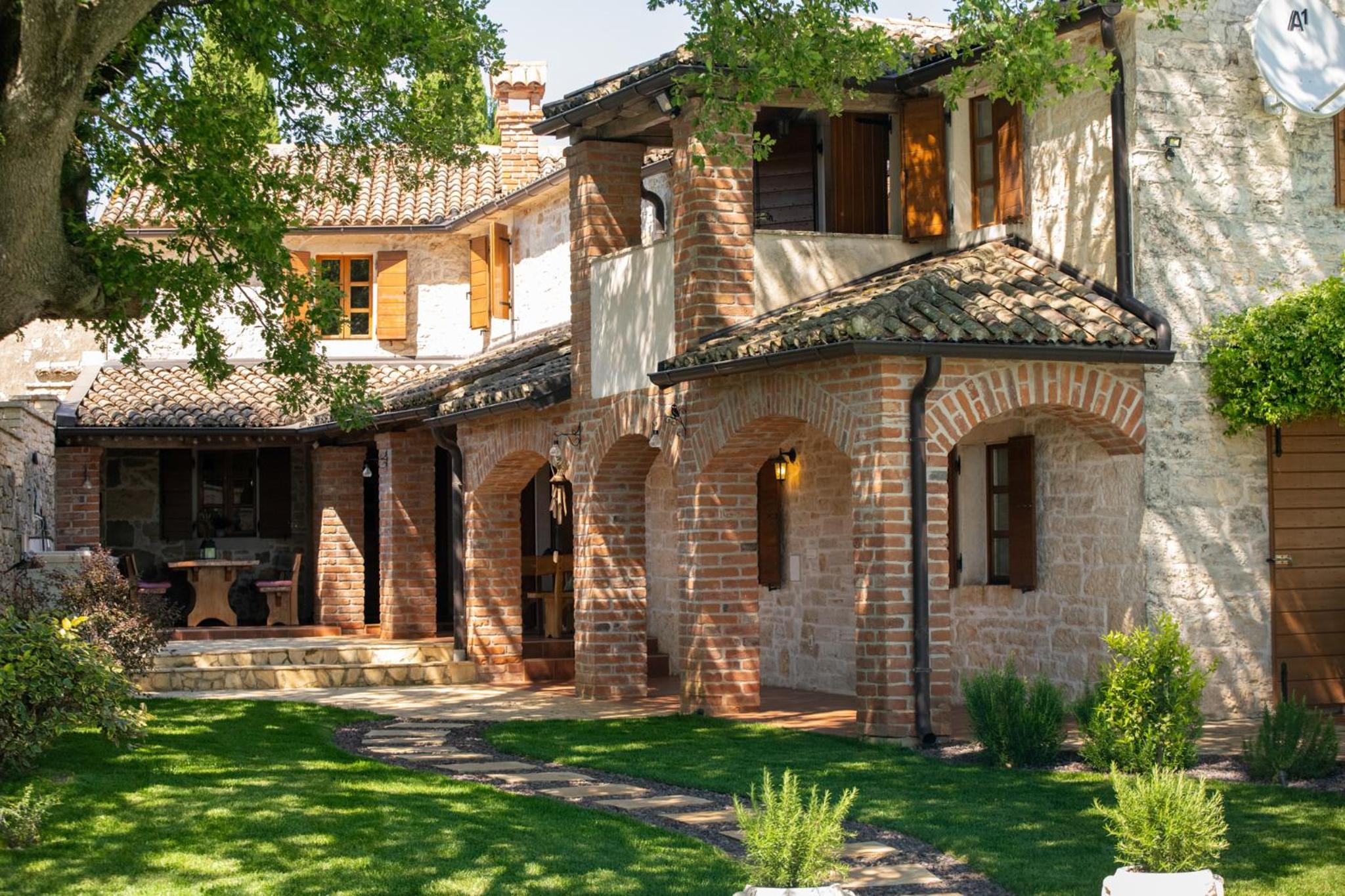 Little Owl Estate - Authentic Istrian Stone Villa