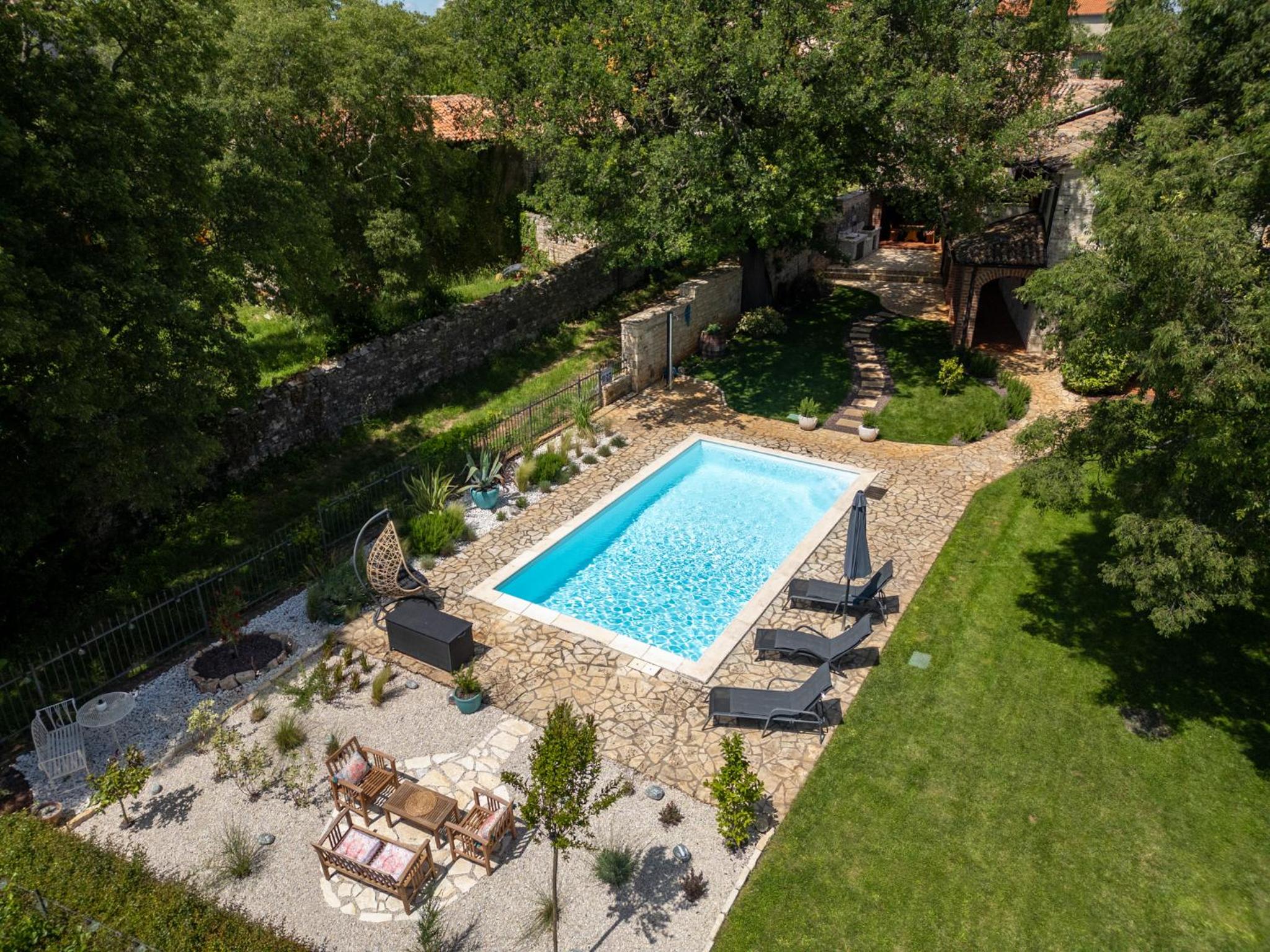 Little Owl Estate - Authentic Istrian Stone Villa