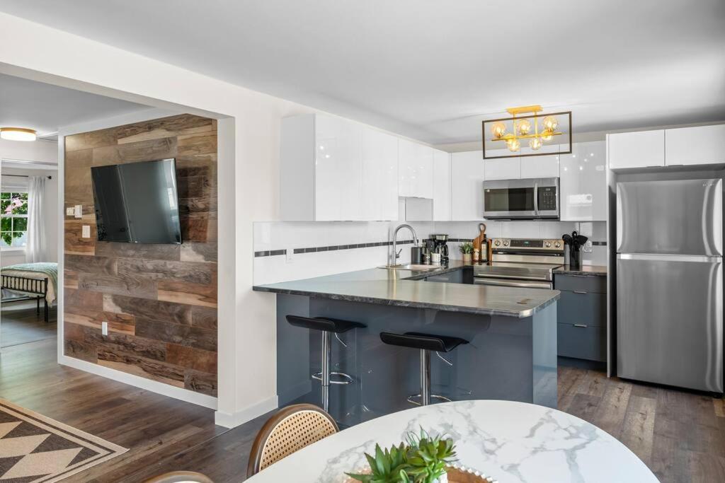 Dieppe Charm Suites, 3 BDRM, Close to Local Market