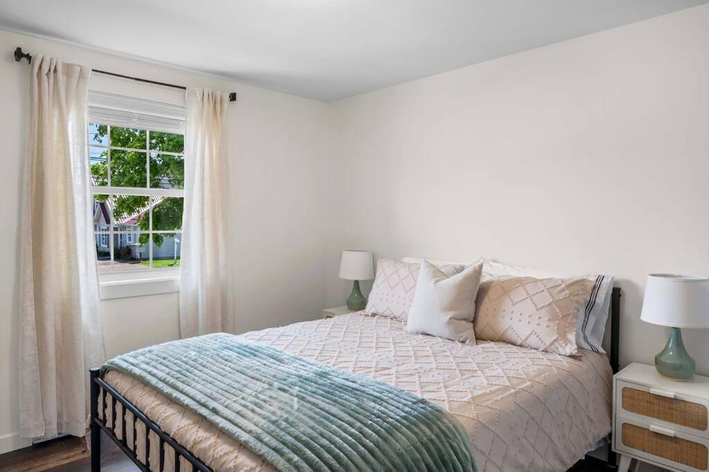 Dieppe Charm Suites, 3 BDRM, Close to Local Market